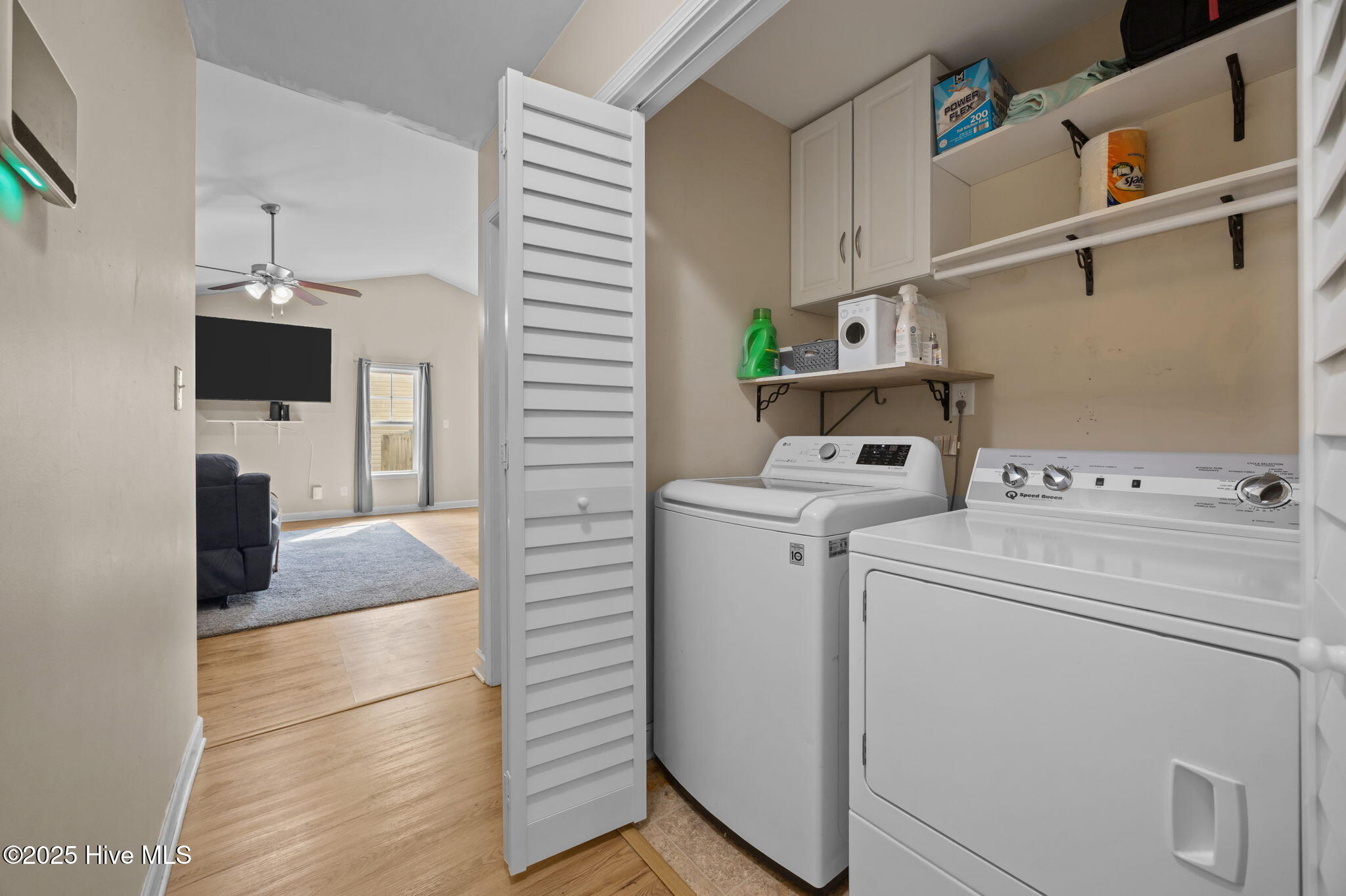 100530161 | Photo 24