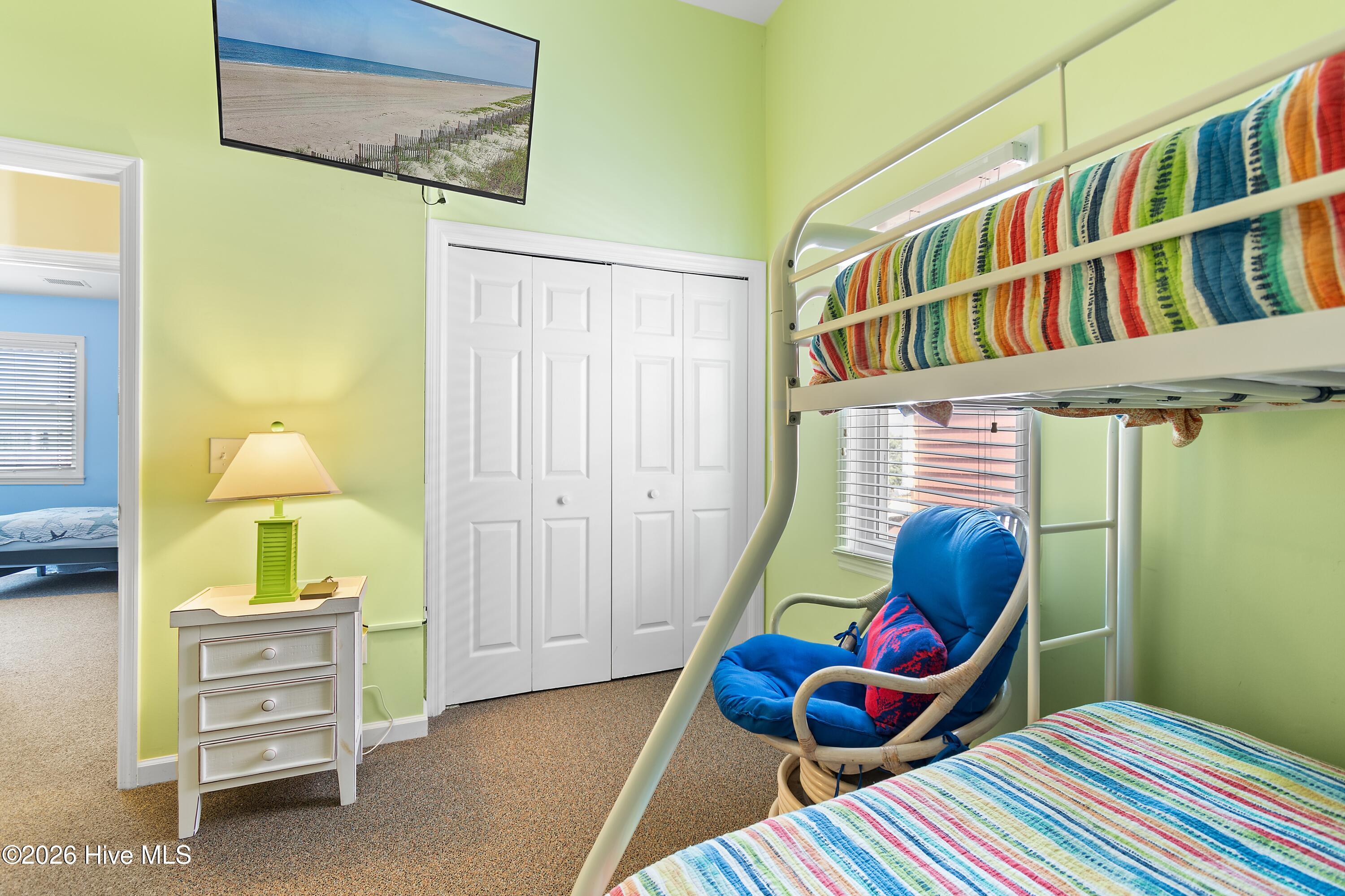 100548422 | Photo 45