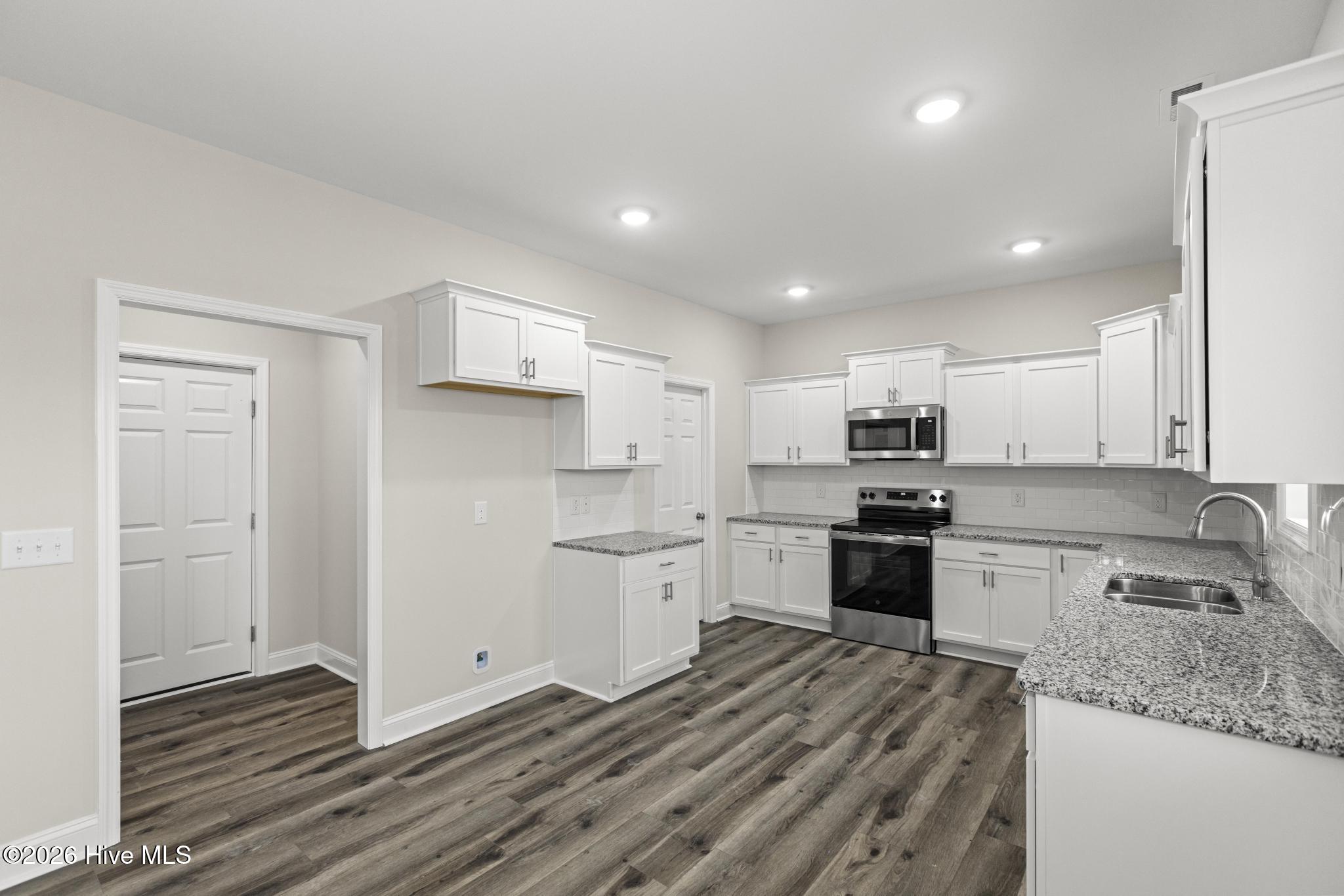 100516178 | Photo 12