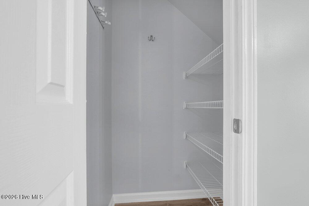 100548986 | Photo 12