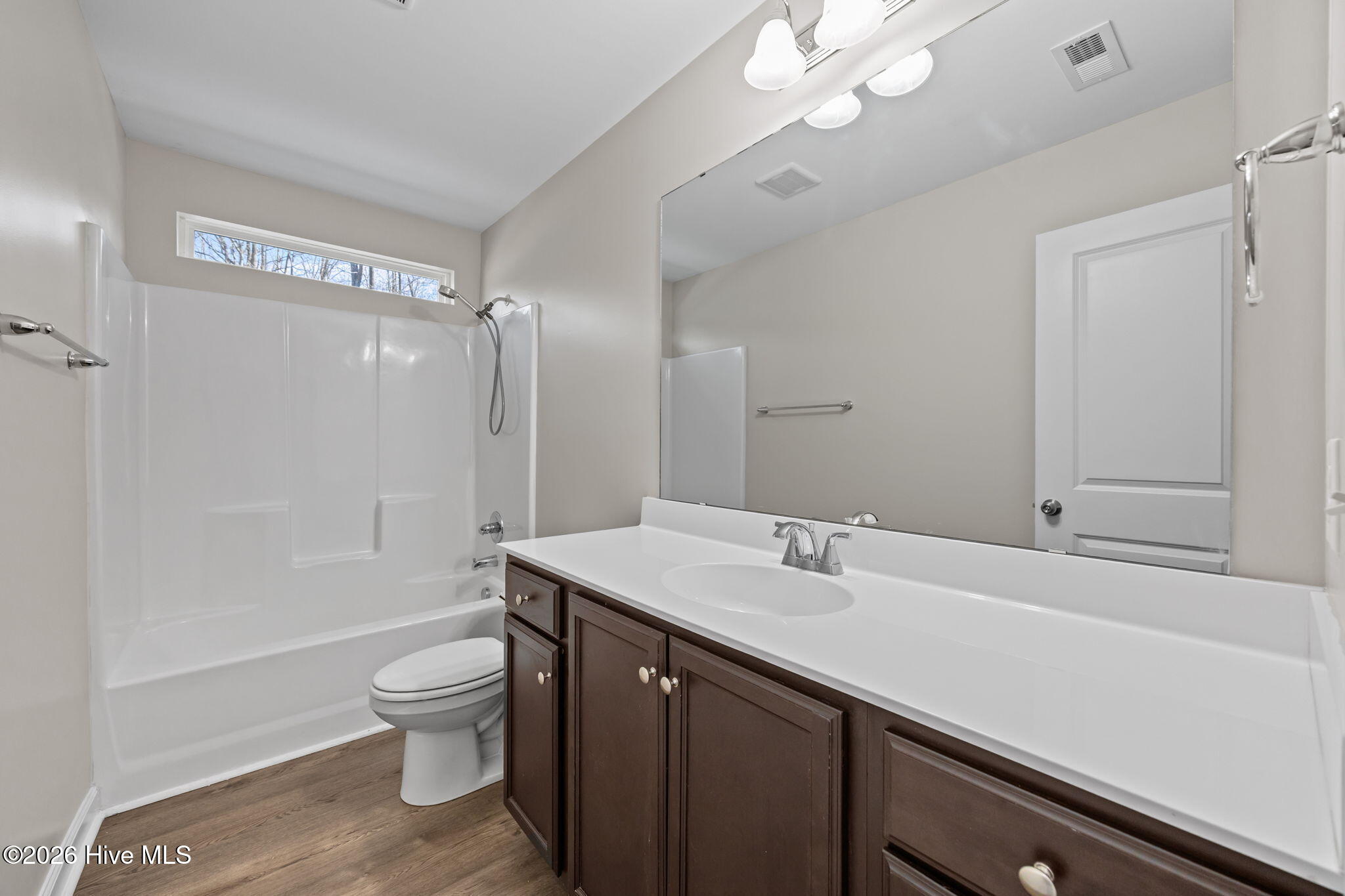 100553679 | Photo 25