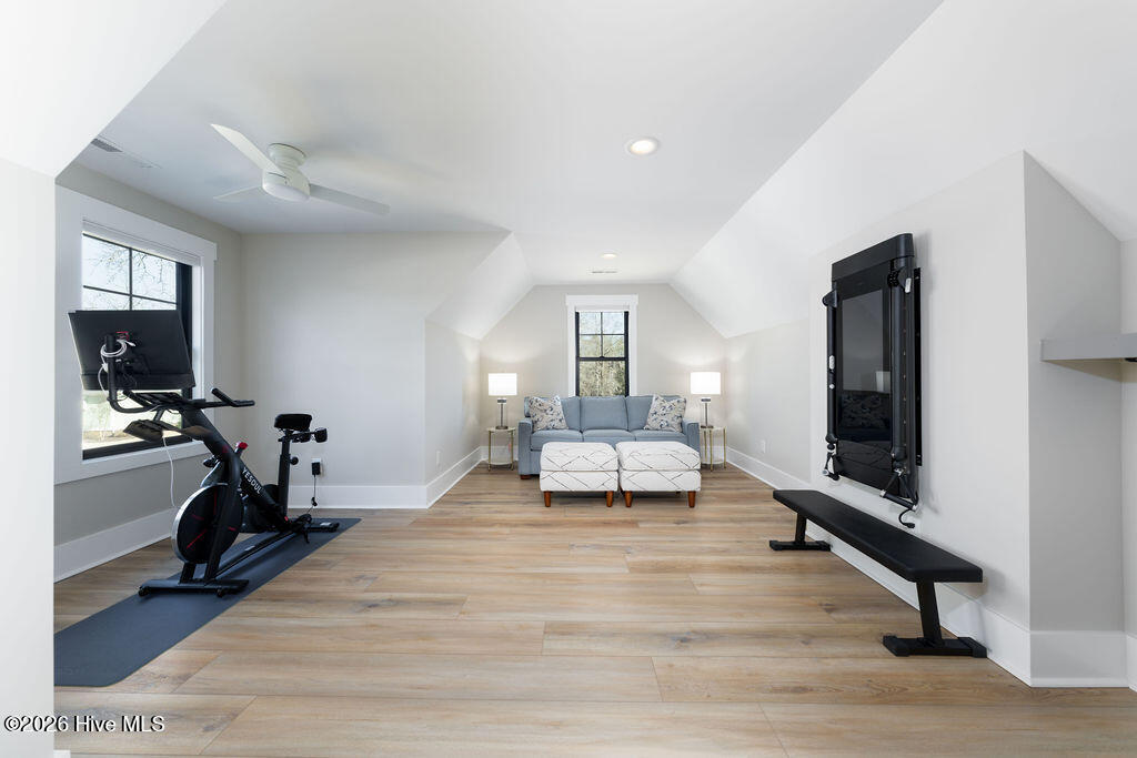 100558848 | Photo 36