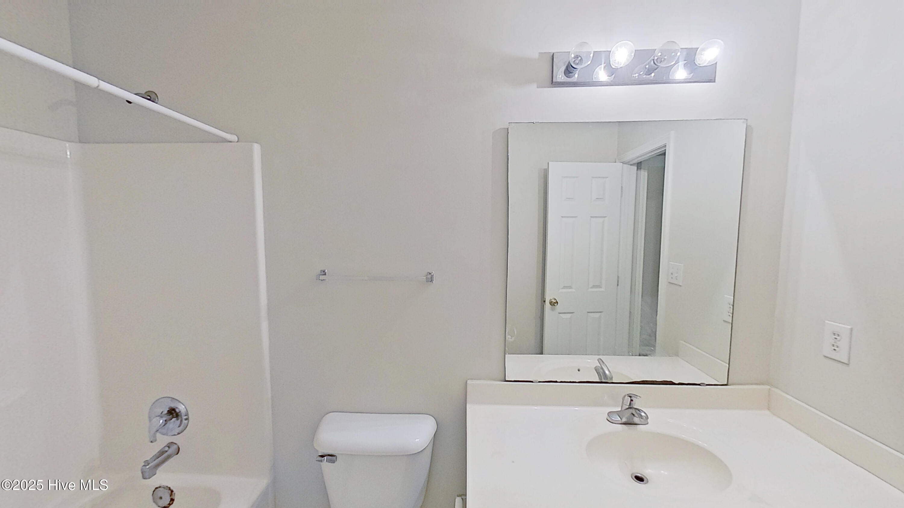 100543632 | Photo 21