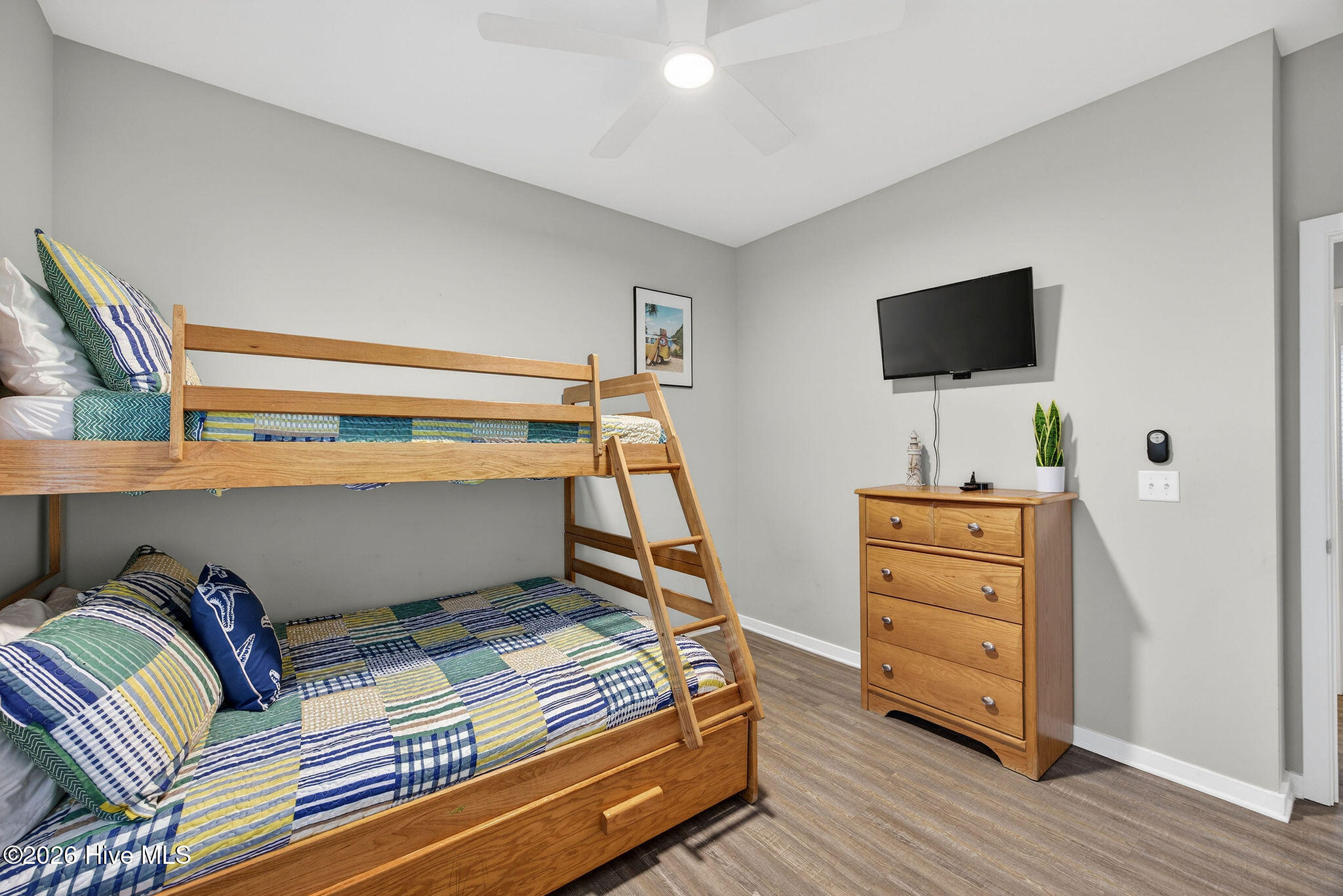 100551628 | Photo 24