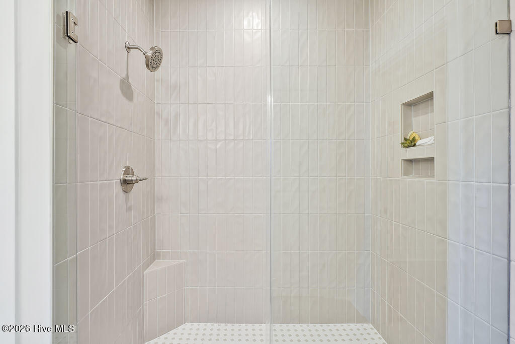 100561795 | Photo 20