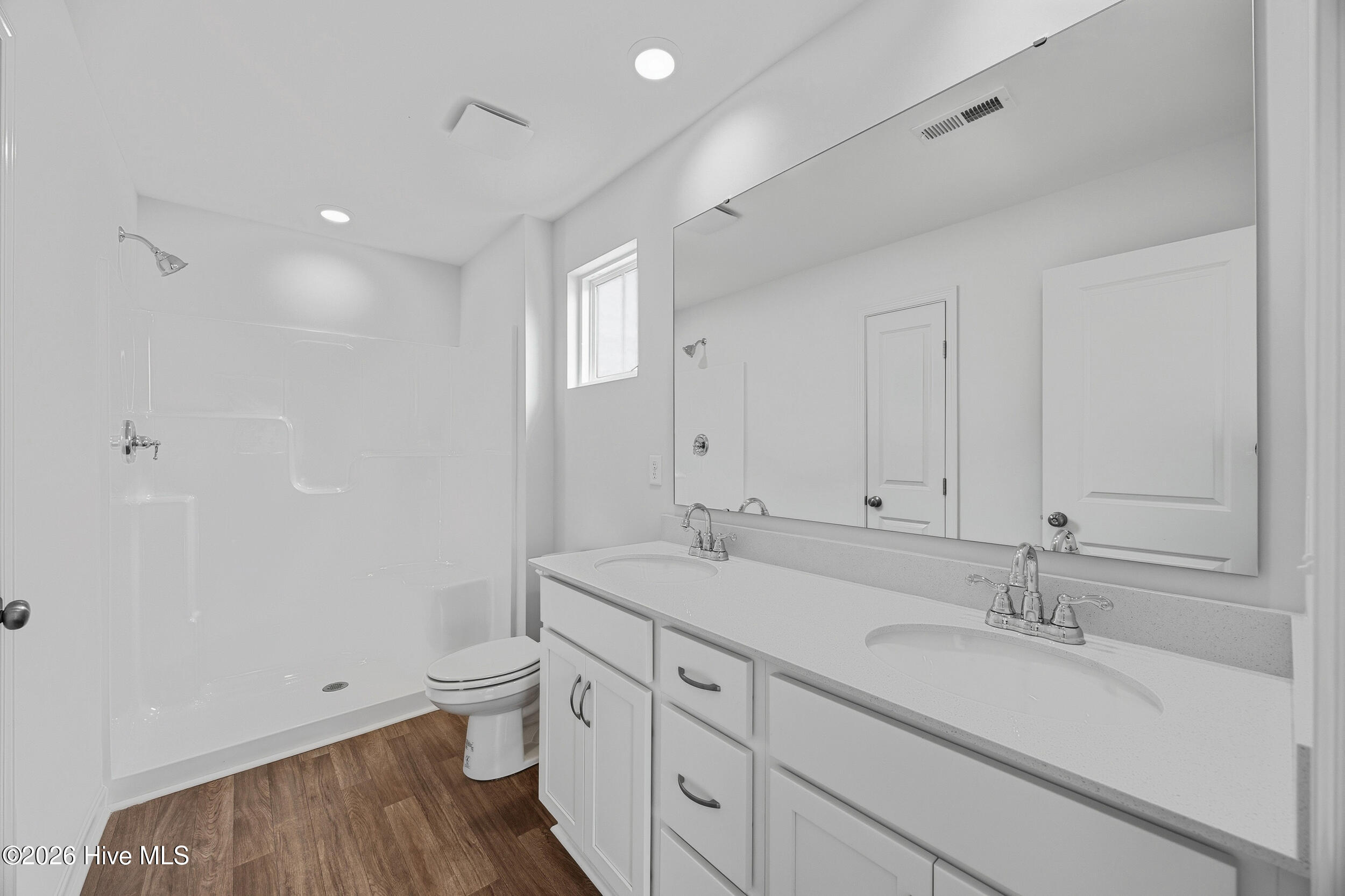 100567219 | Photo 17