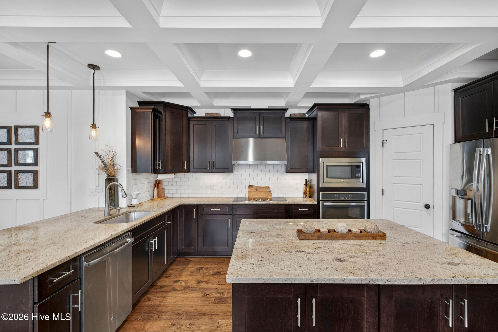 100561102 | Photo 15