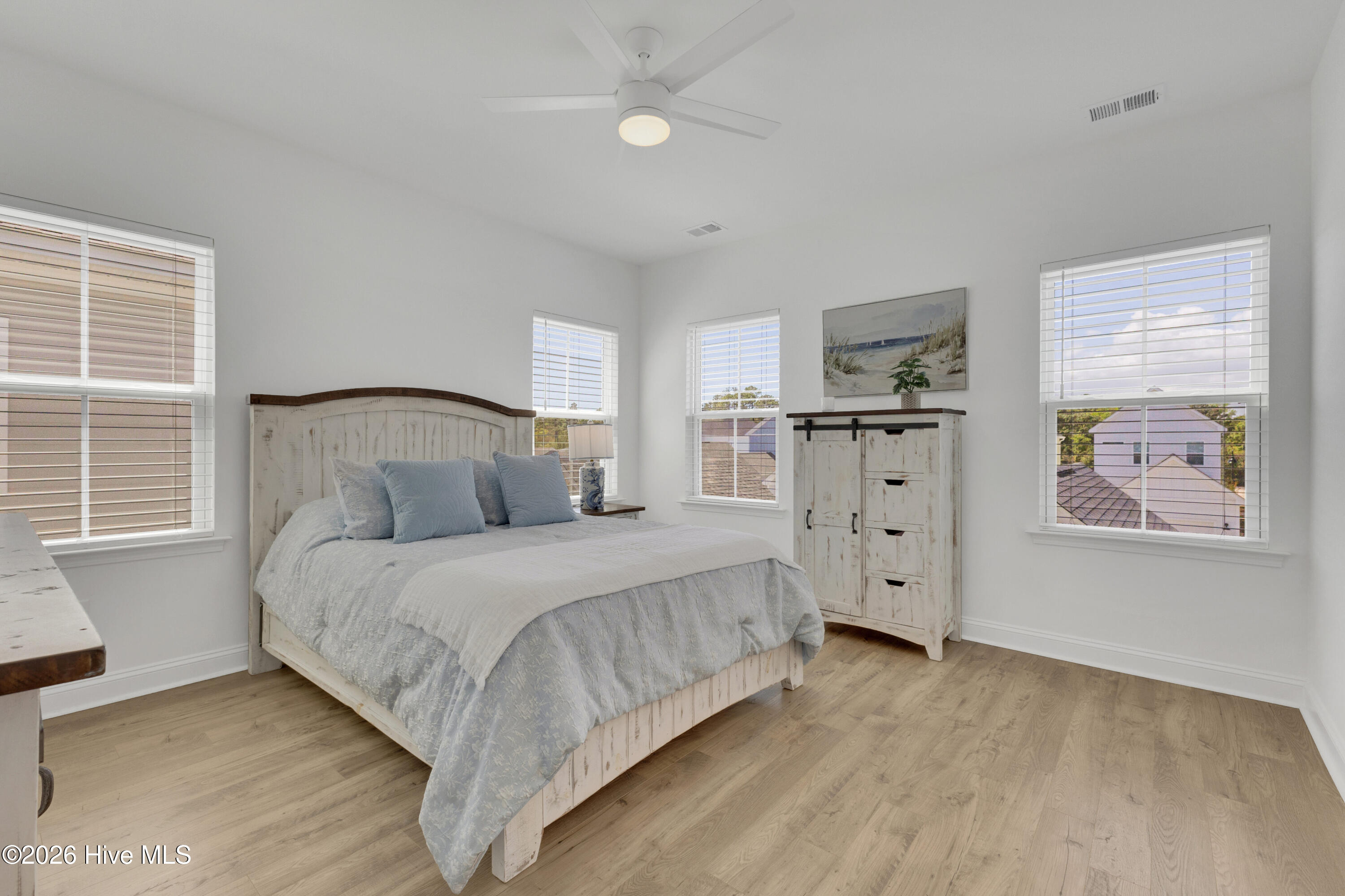 100566807 | Photo 21