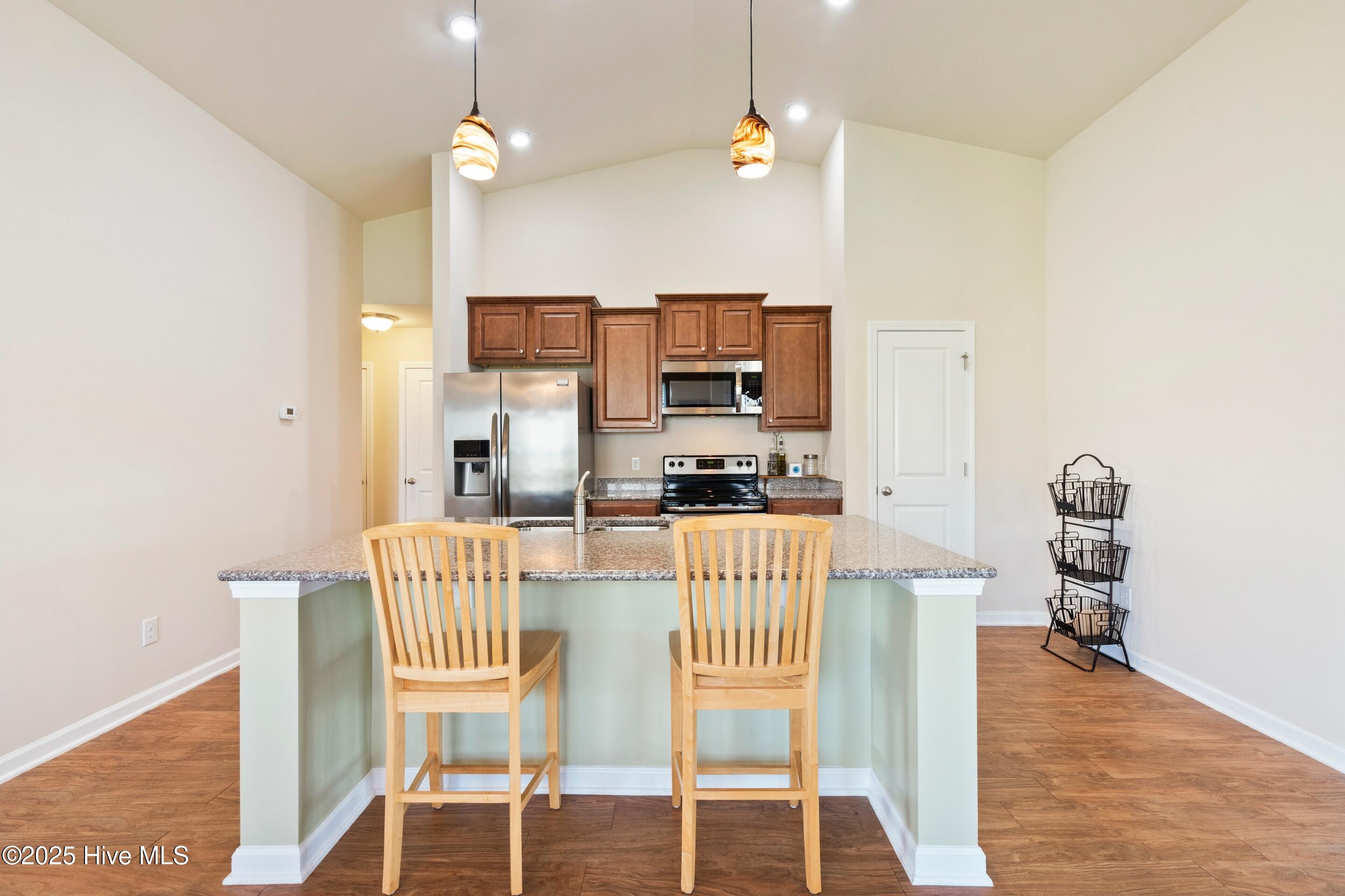 100525343 | Photo 13