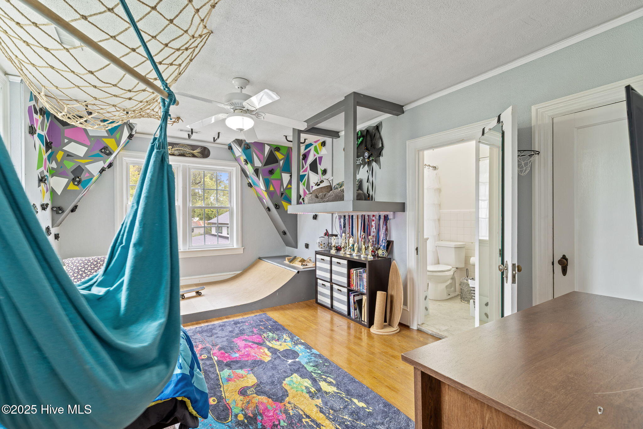 100533679 | Photo 45