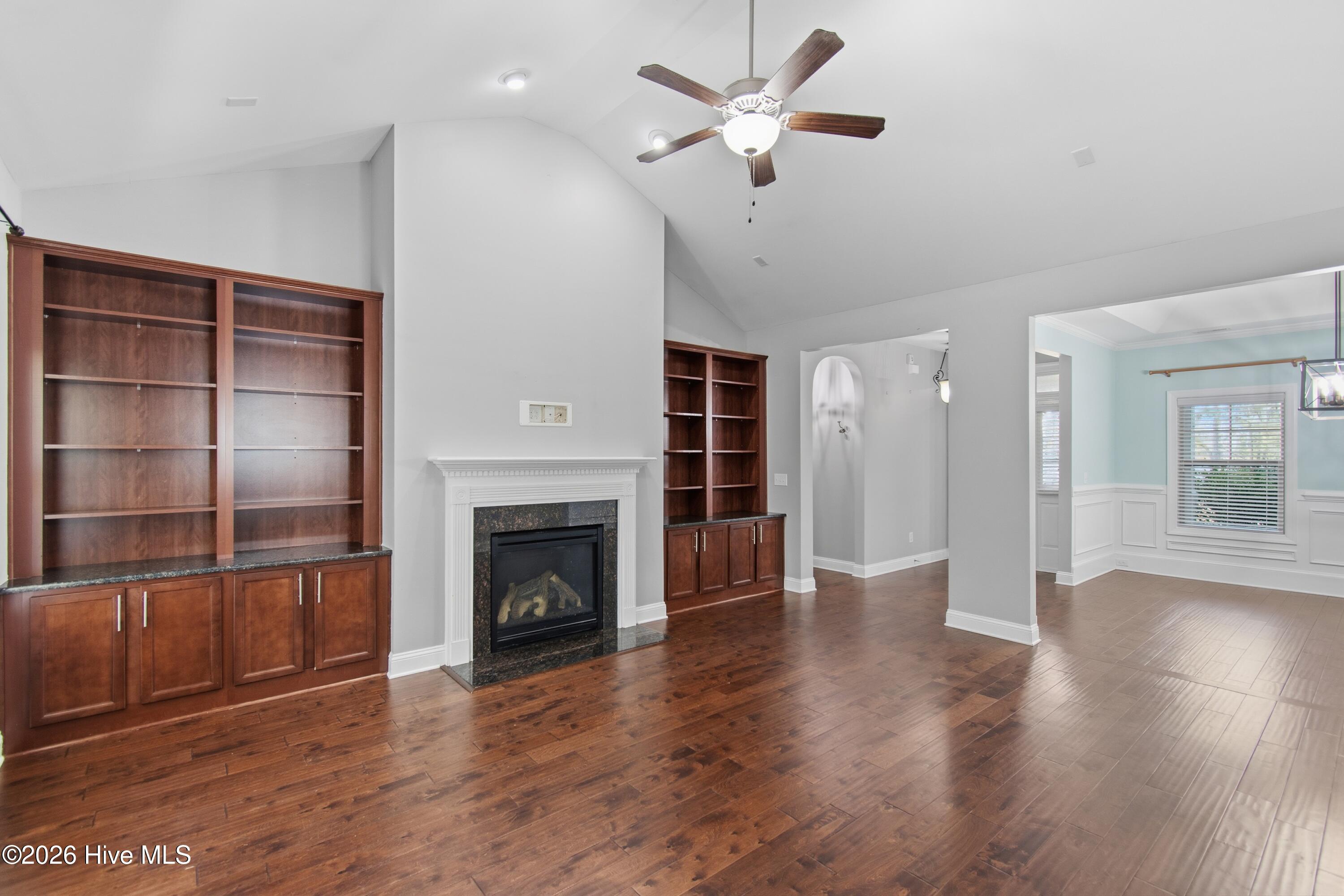 100549174 | Photo 13