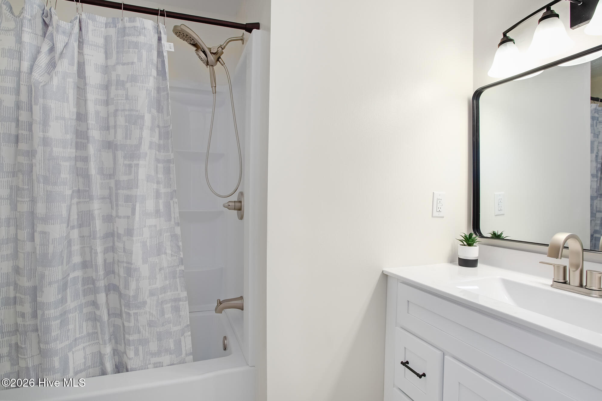 100548635 | Photo 17