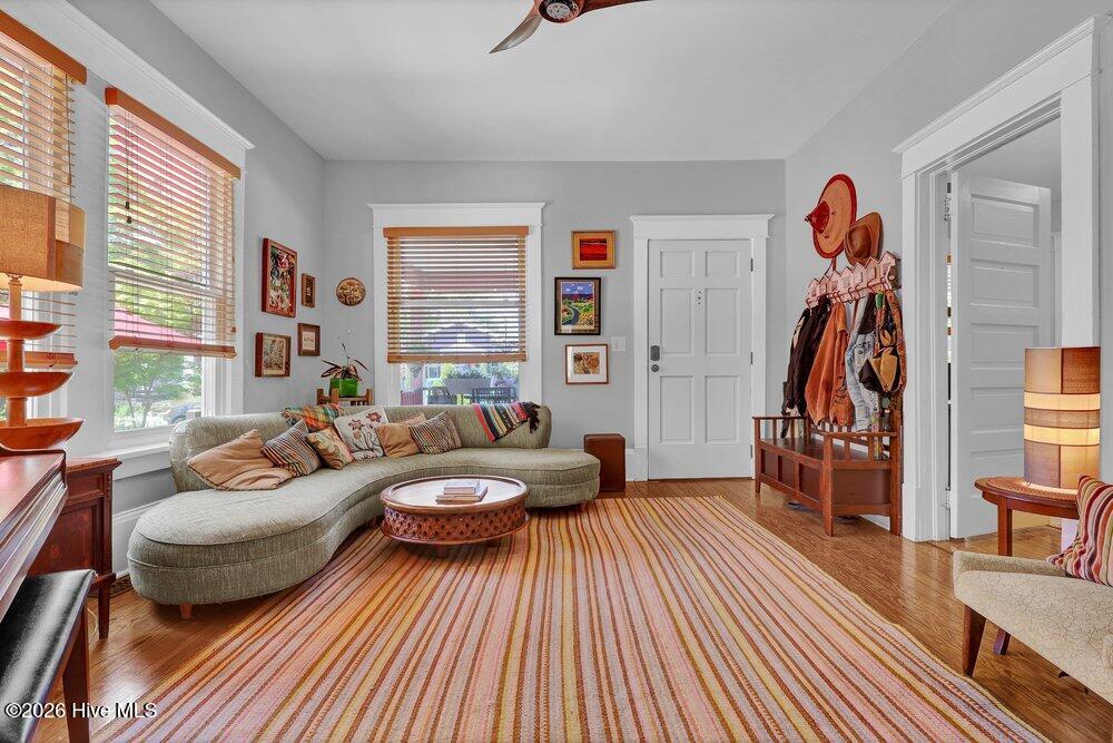 100566675 | Photo 10