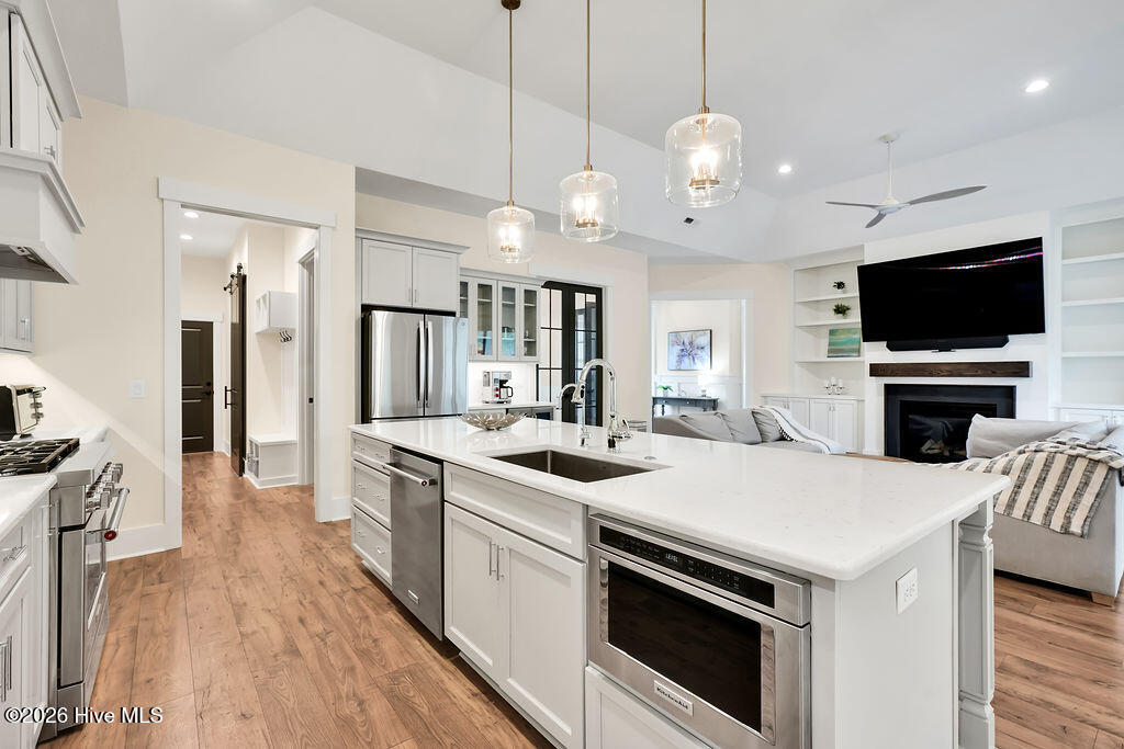 100564545 | Photo 15