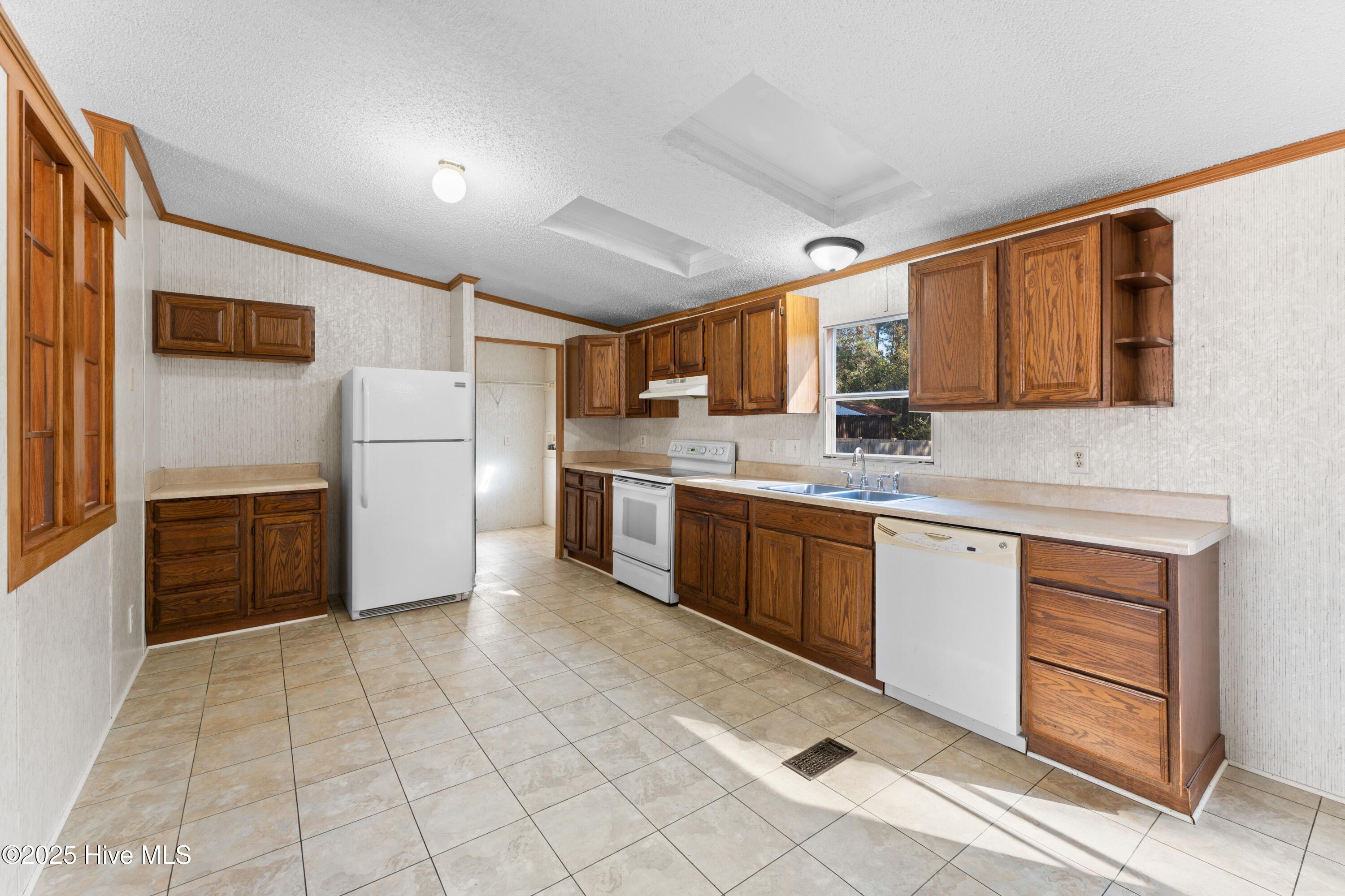 100547380 | Photo 15