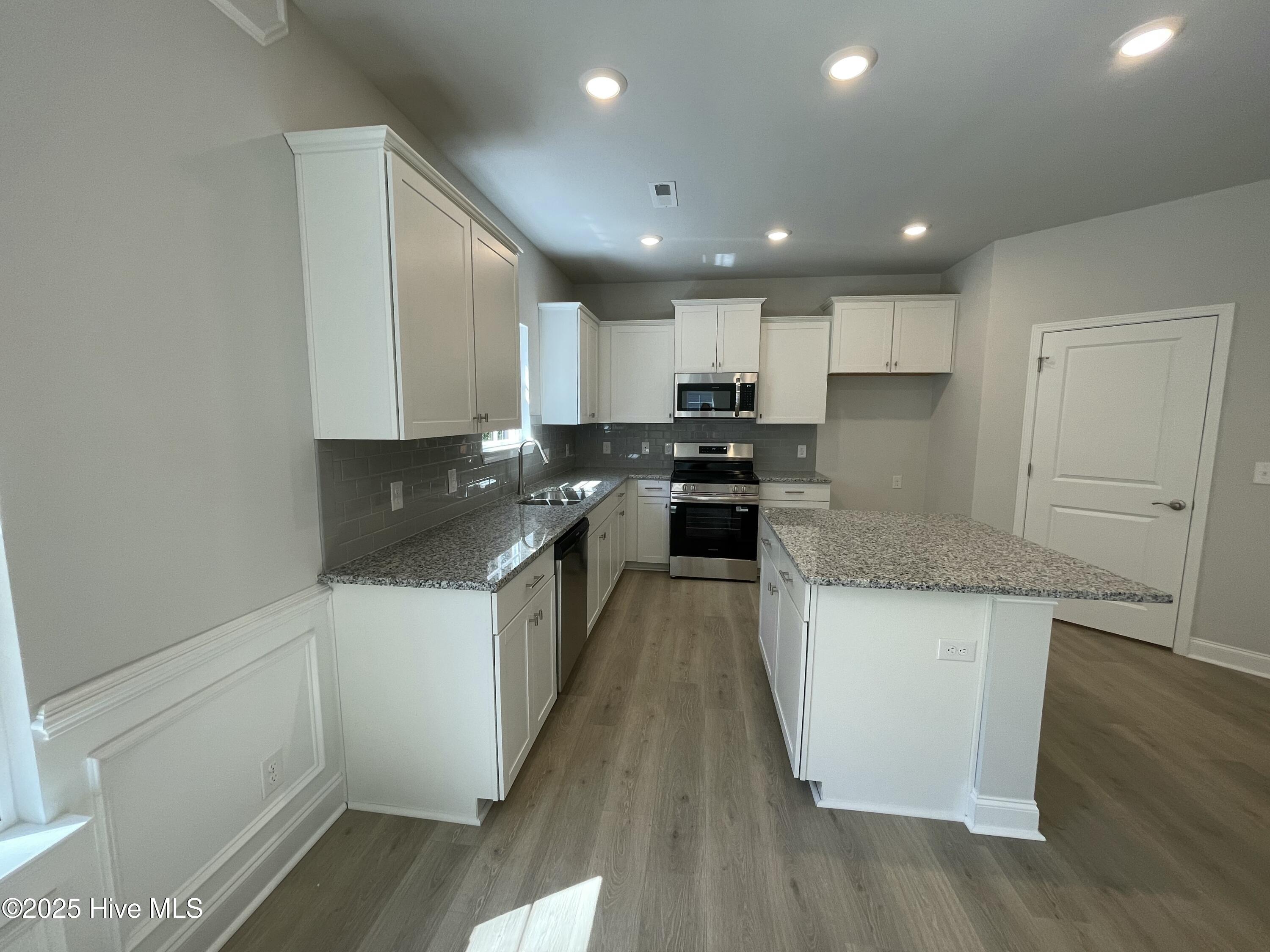 100422121 | Photo 22