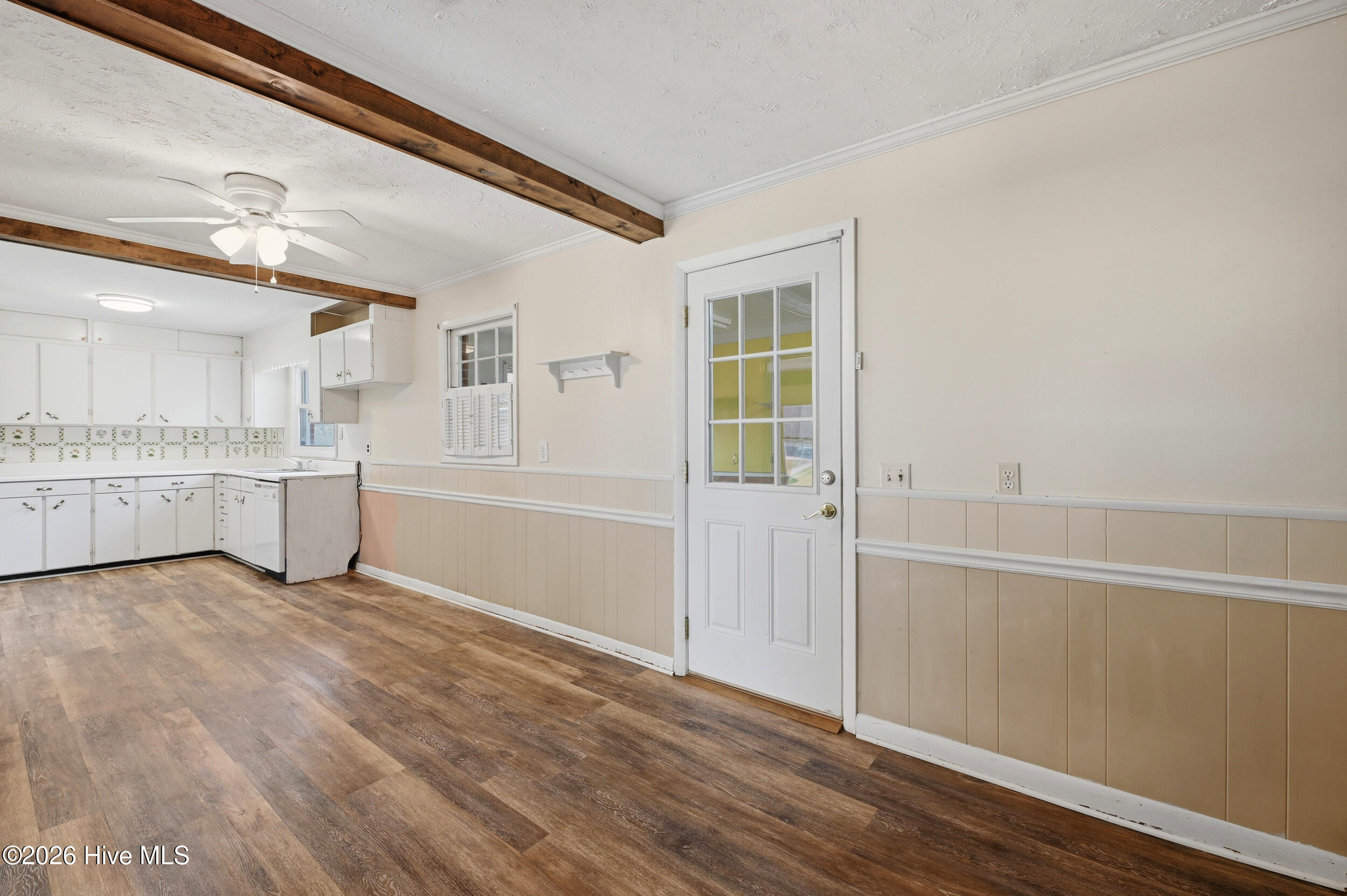 100562912 | Photo 18