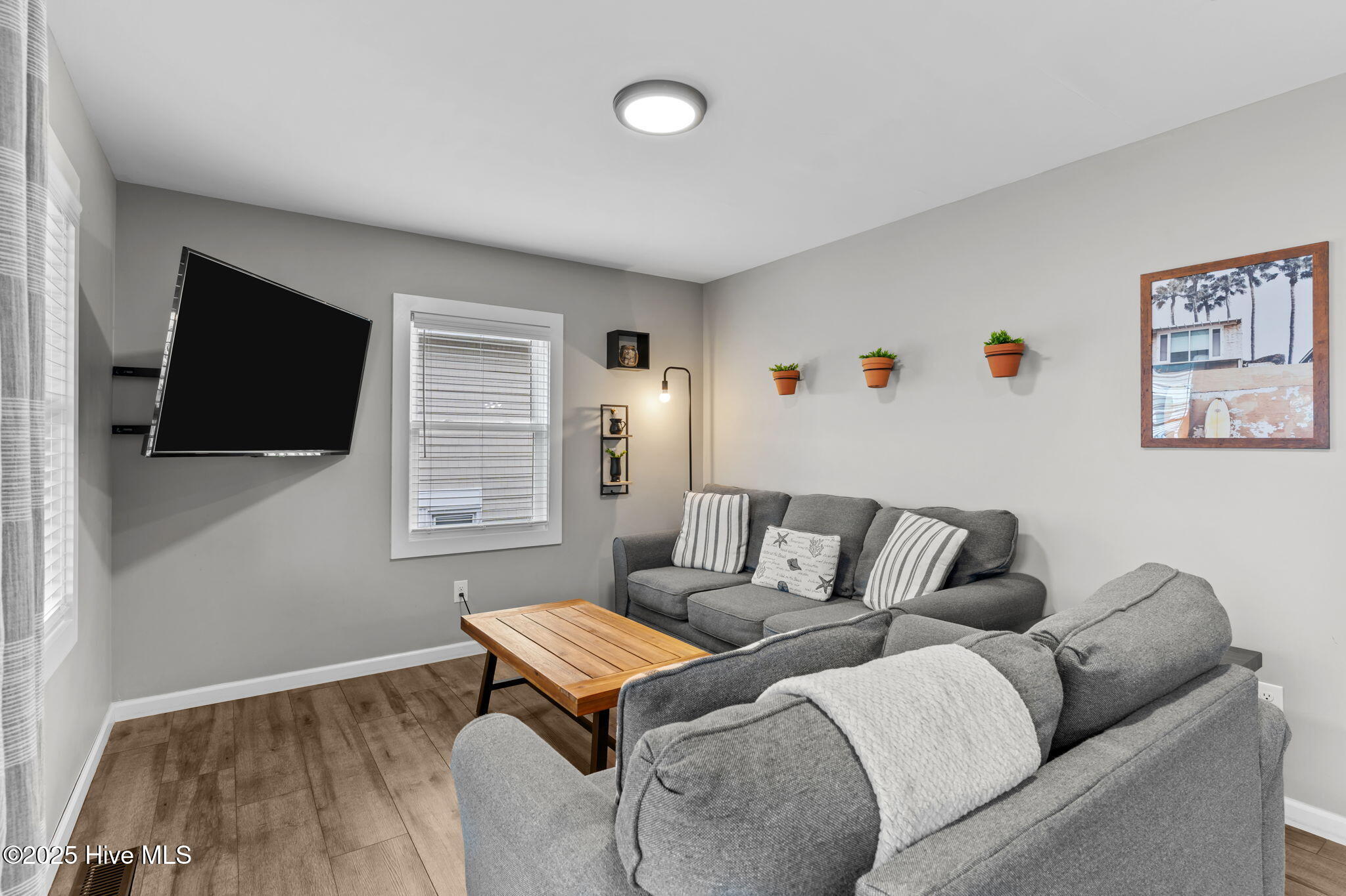 100526073 | Photo 15