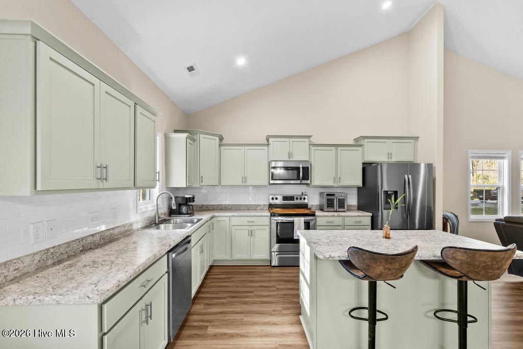 100565616 | Photo 13