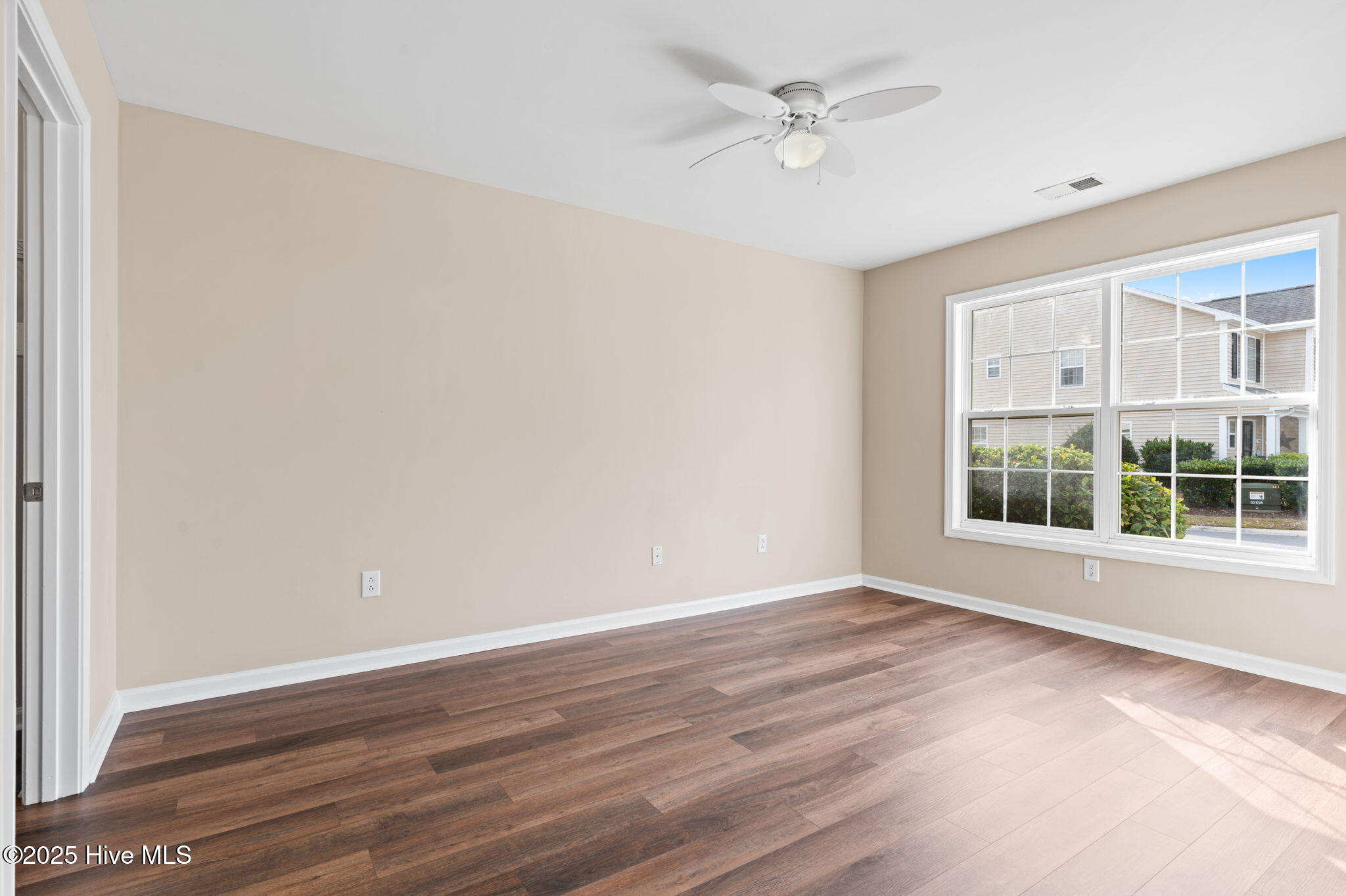 100542570 | Photo 34