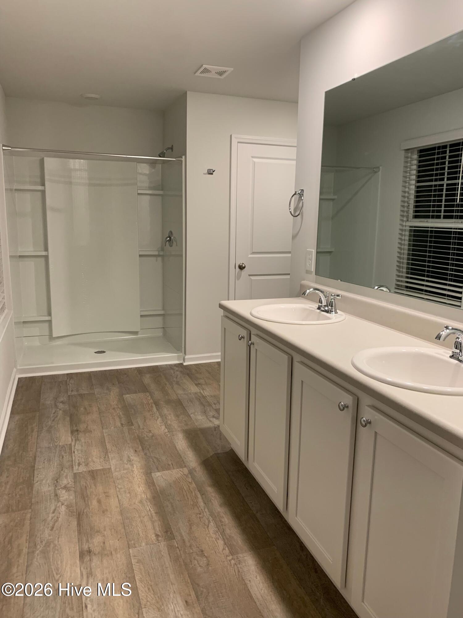 100568580 | Photo 29