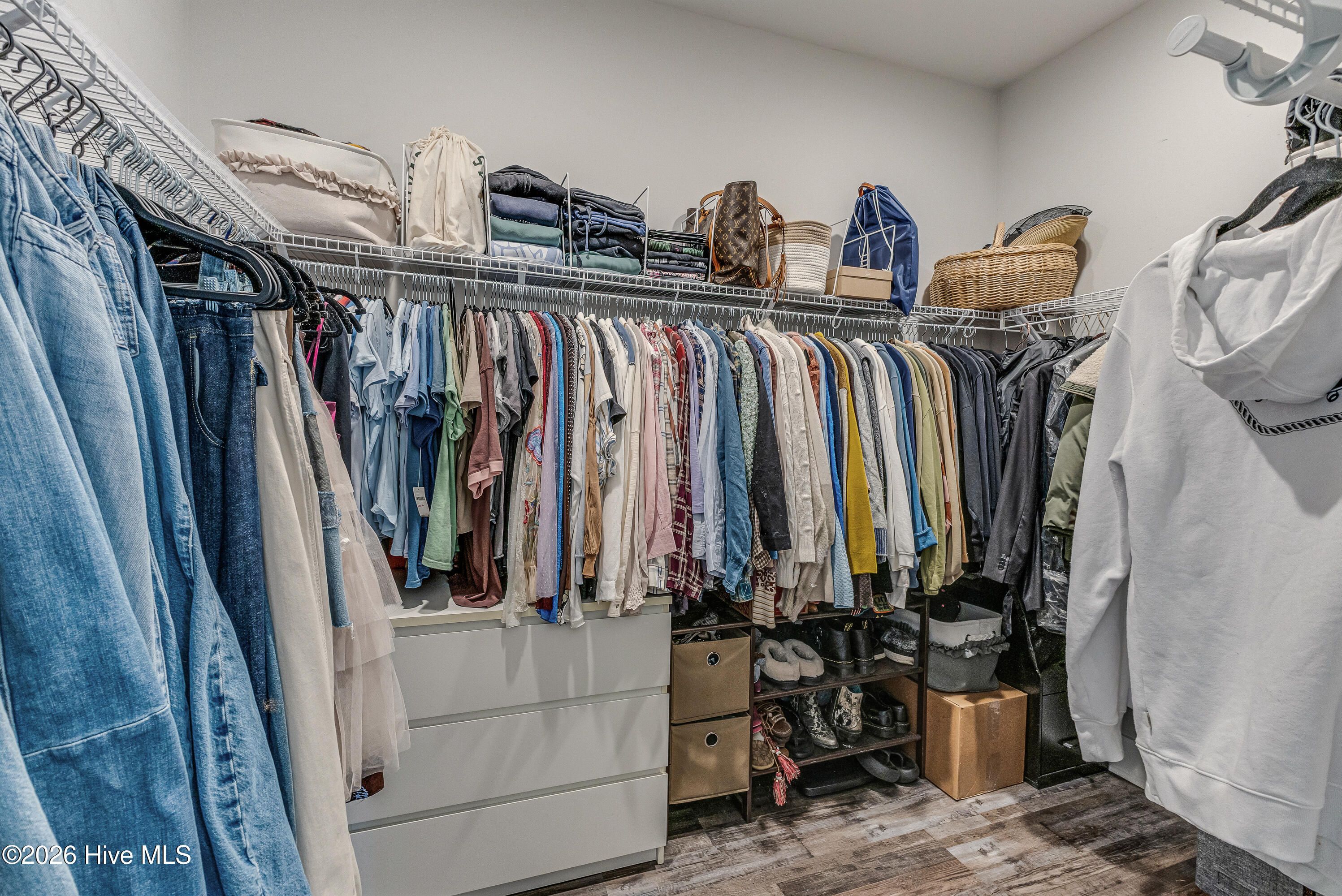 100563377 | Photo 31