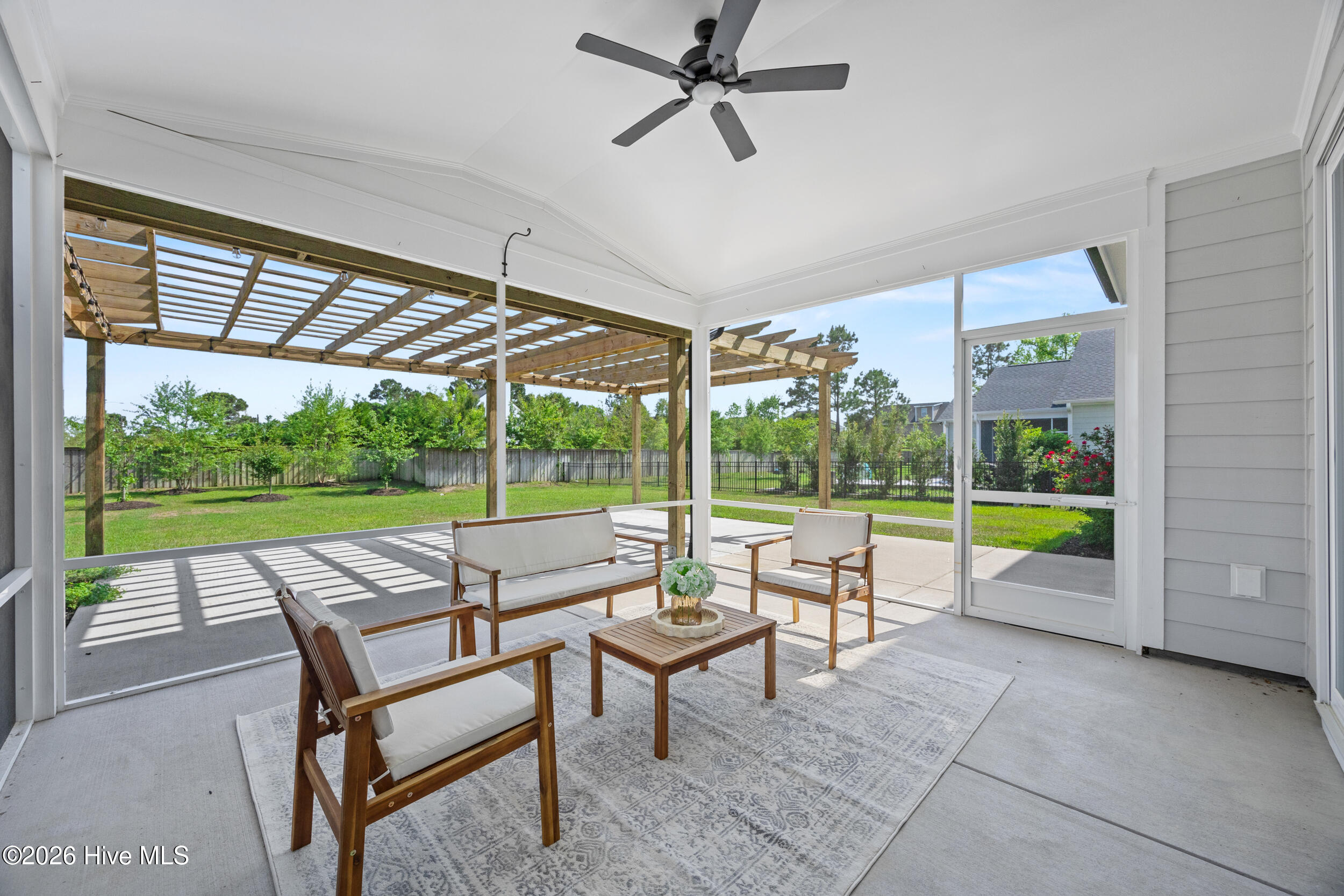 100567603 | Photo 44