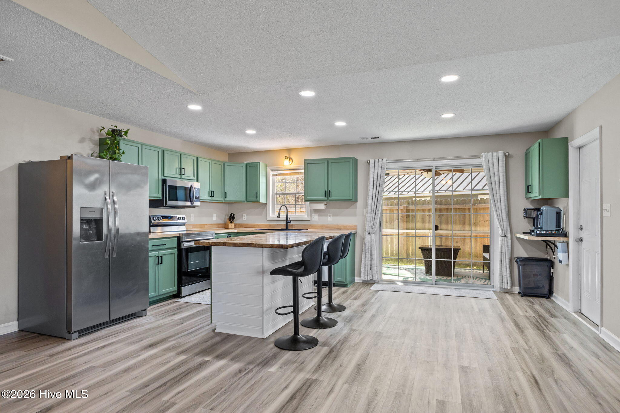 100561771 | Photo 13