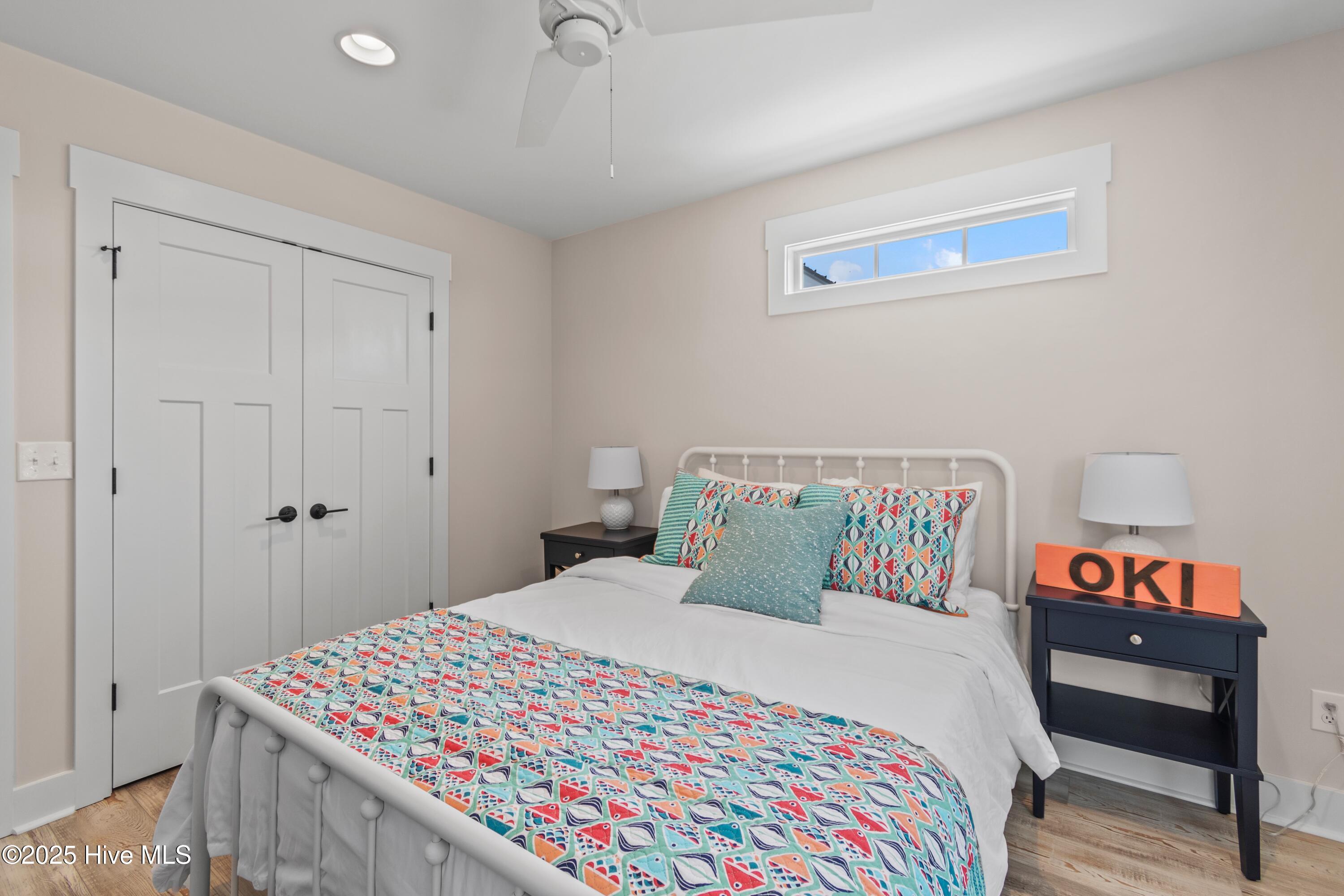 100544300 | Photo 38