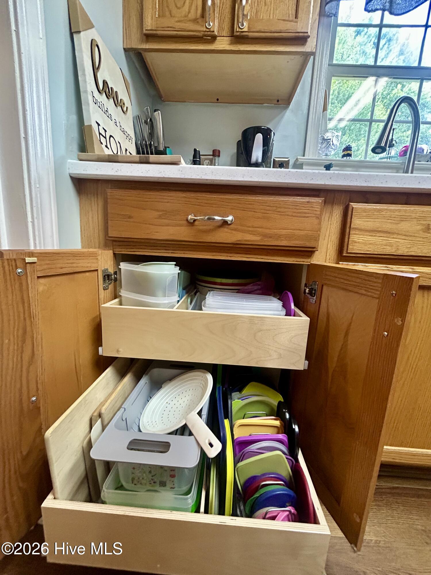 Shelf genies