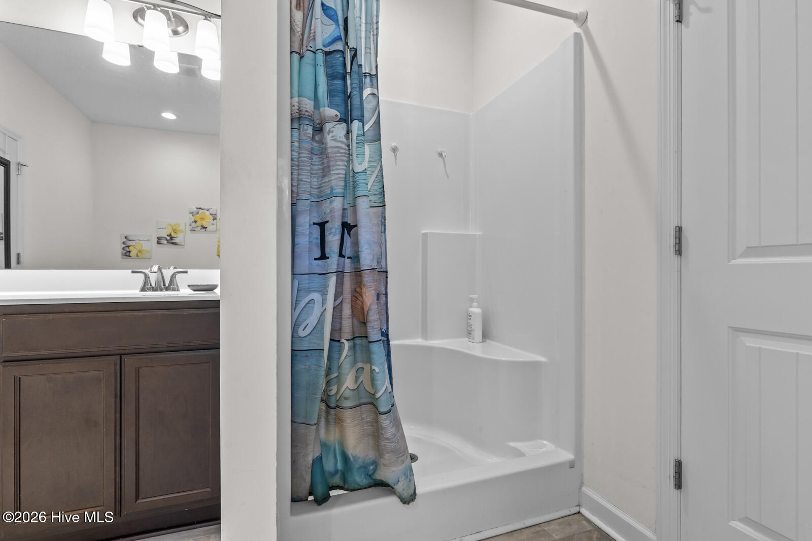 100568958 | Photo 23