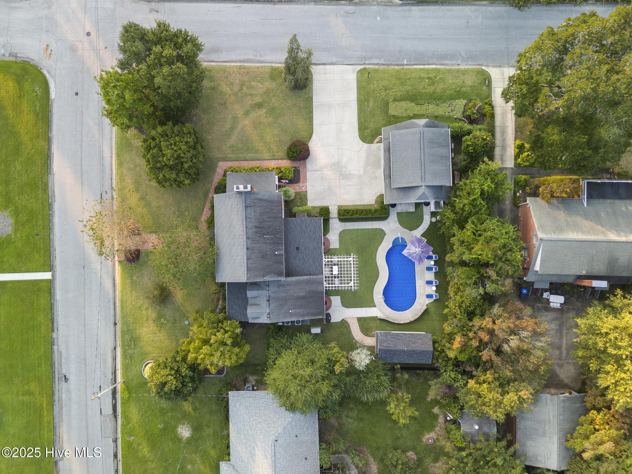 100527249 | Photo 75