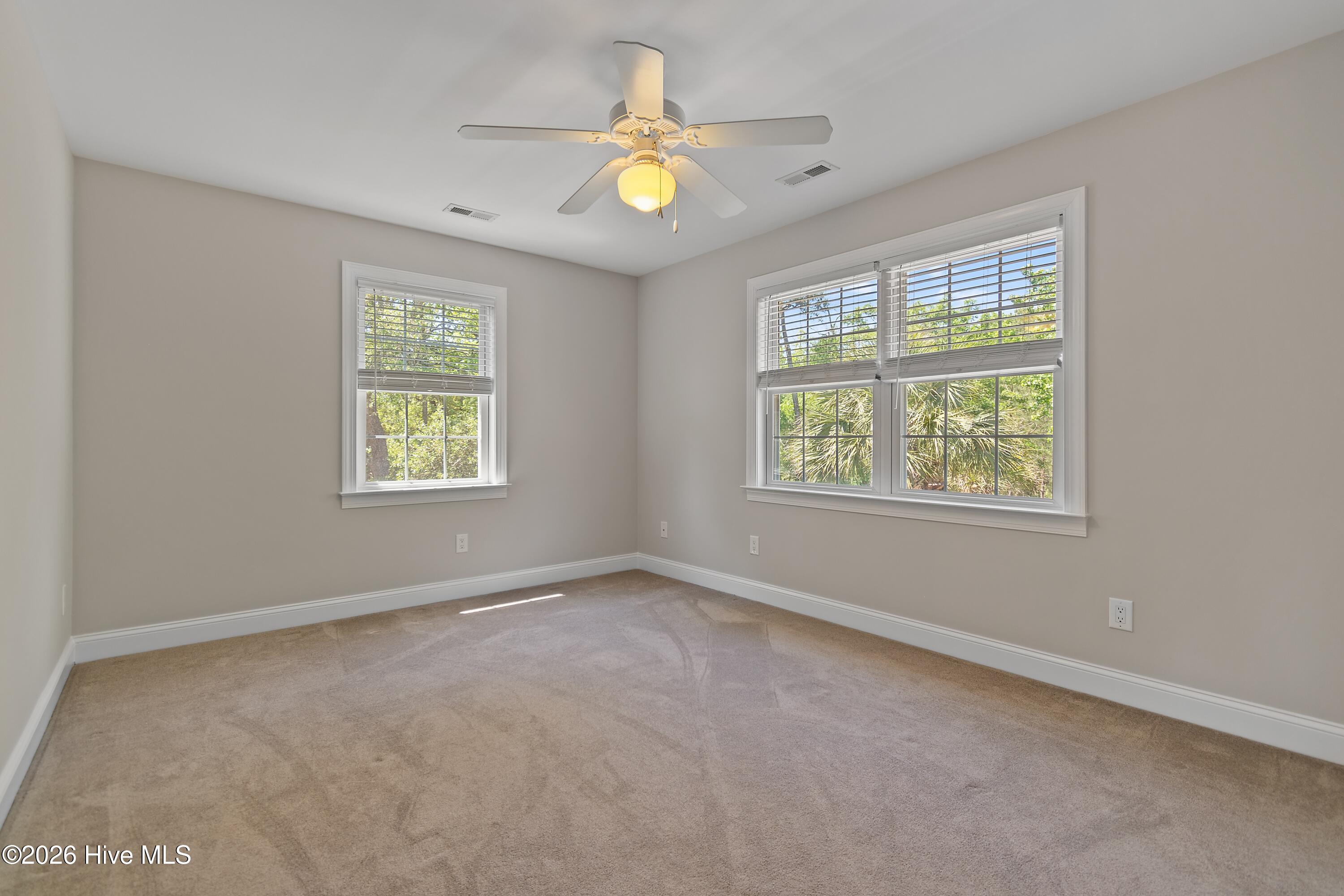 100568662 | Photo 40