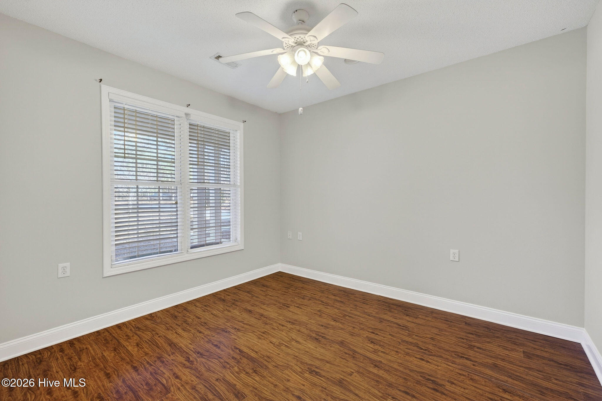 100549331 | Photo 48