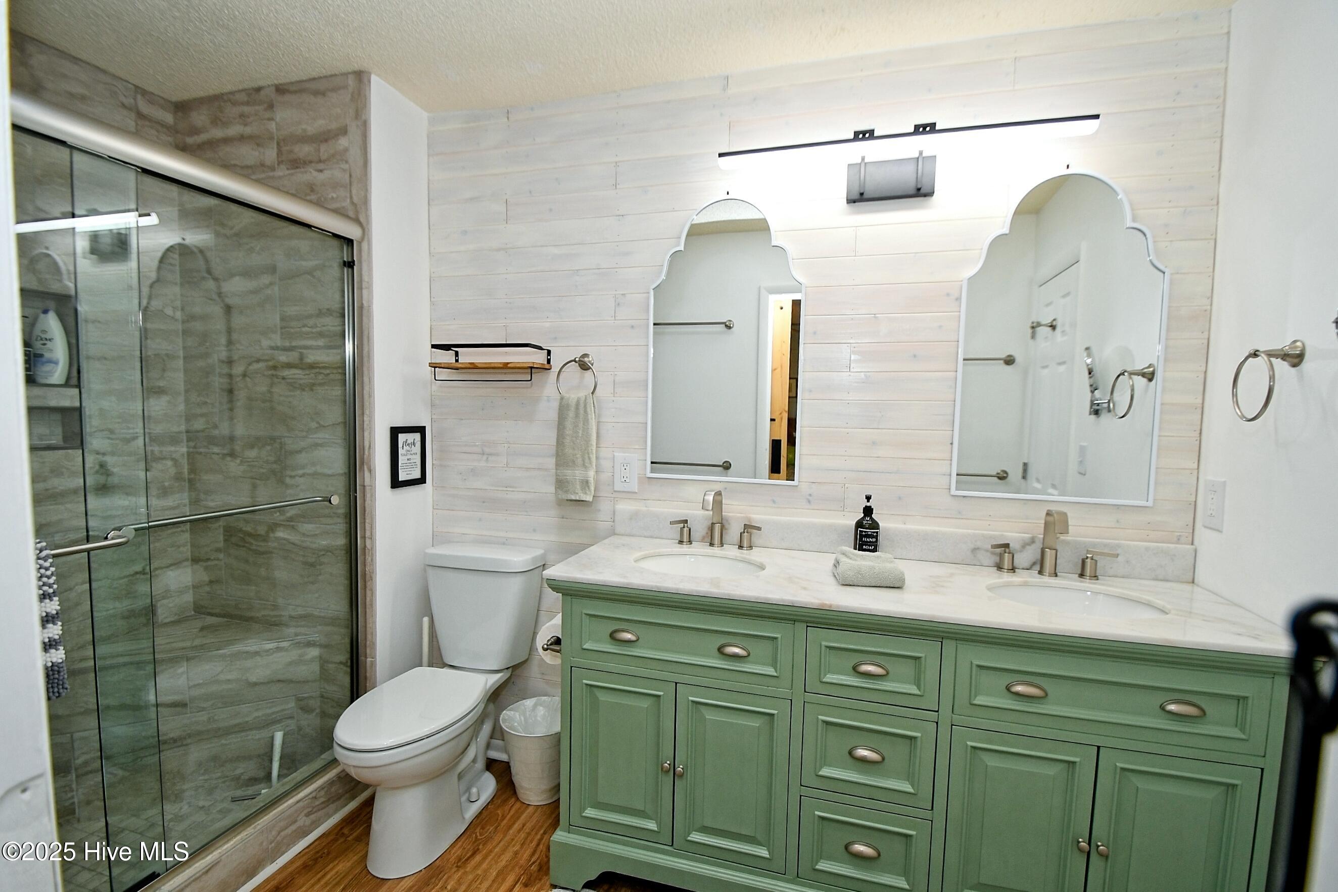 100523819 | Photo 38