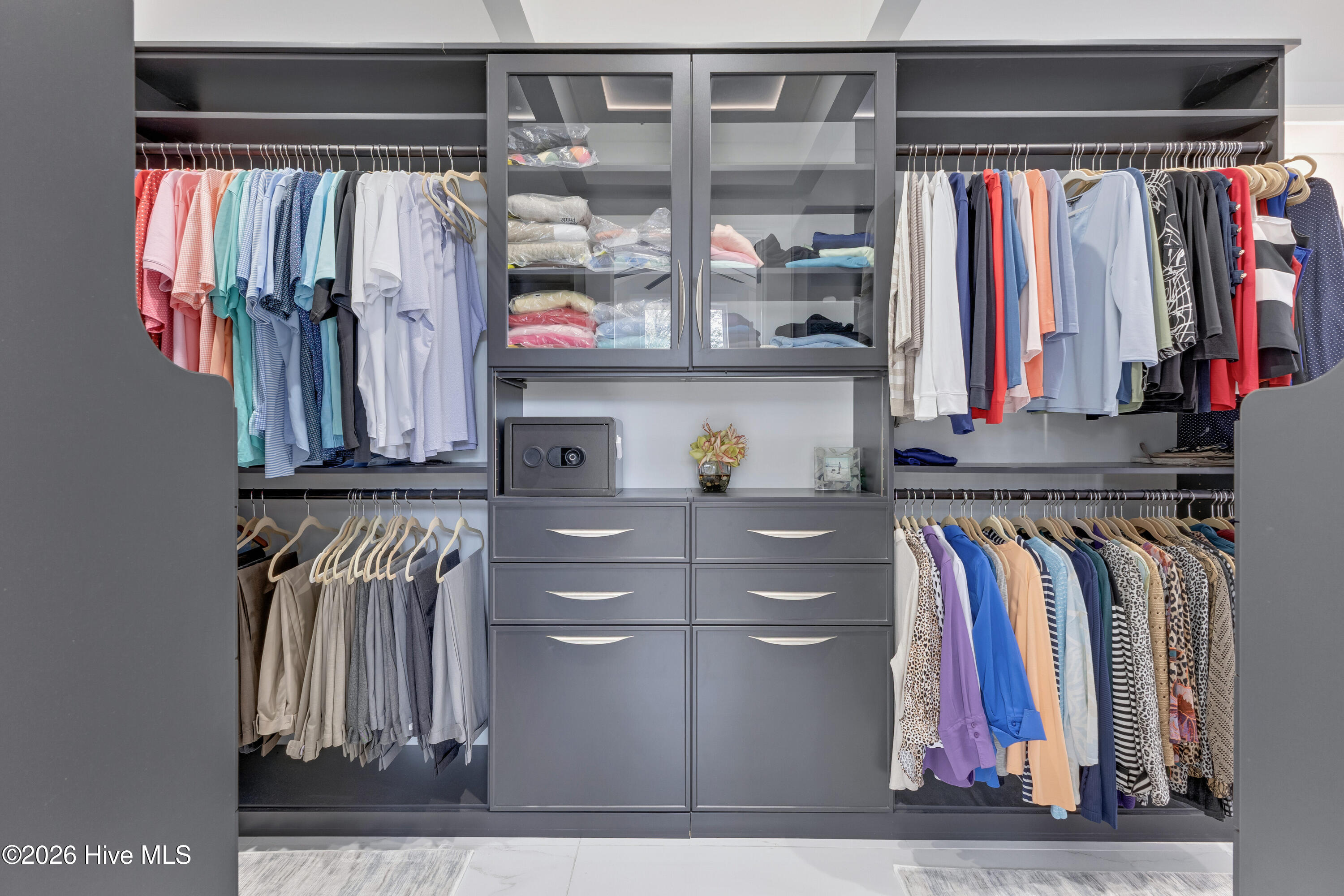 100559856 | Photo 35