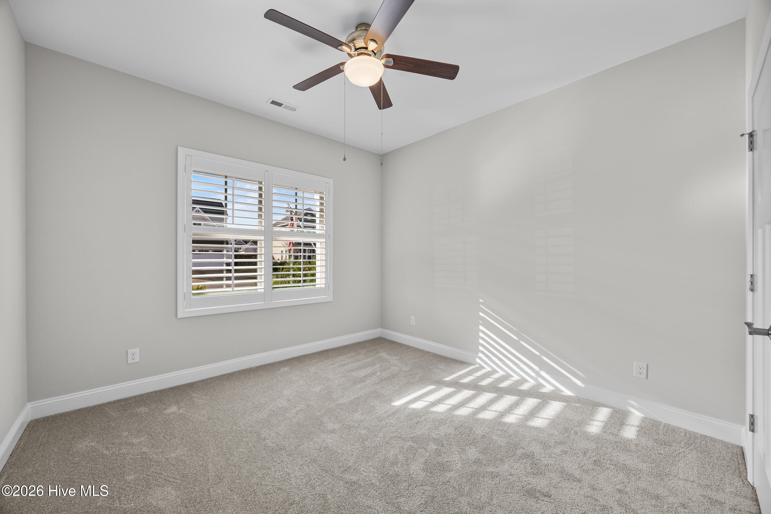 100559295 | Photo 23