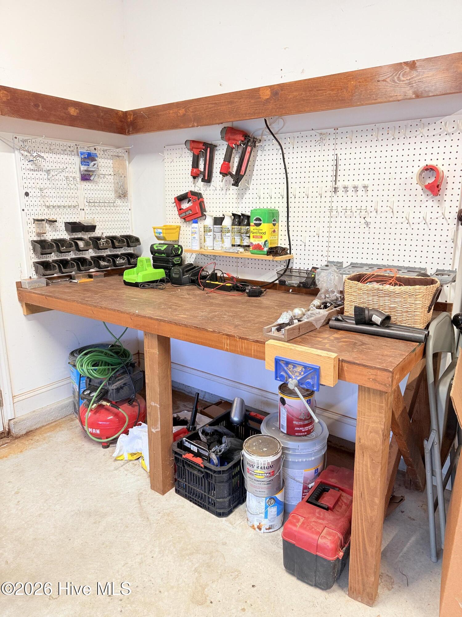 100565908 | Photo 35