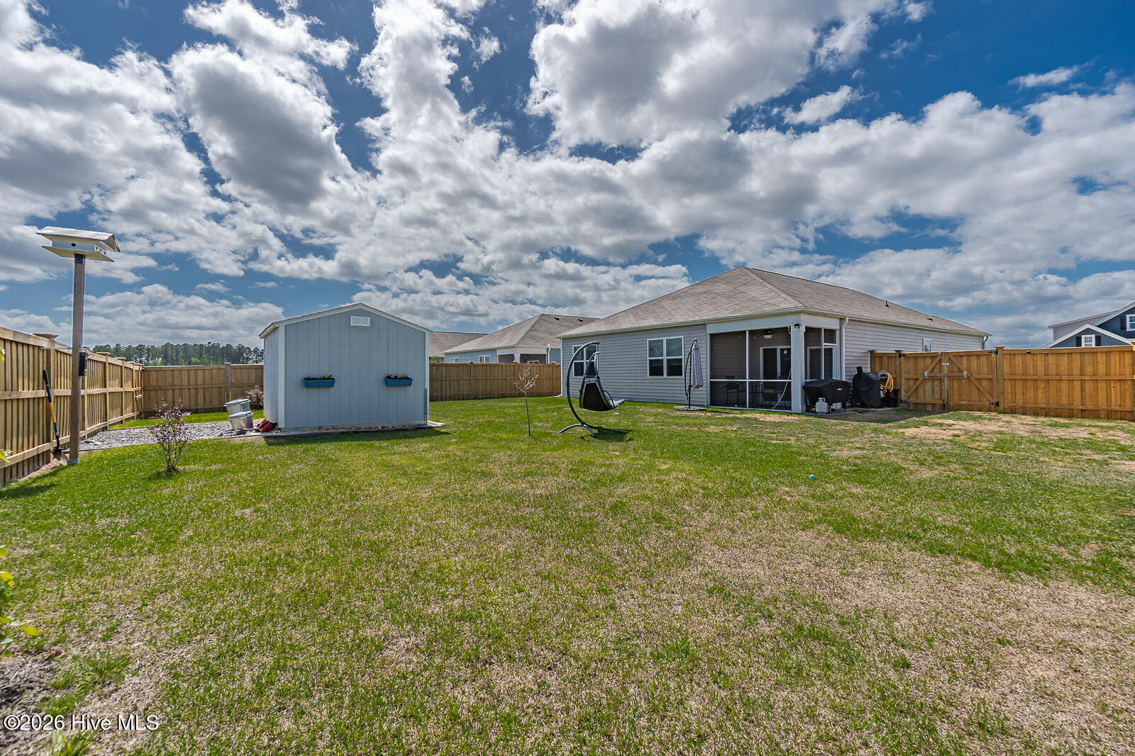 100564968 | Photo 43