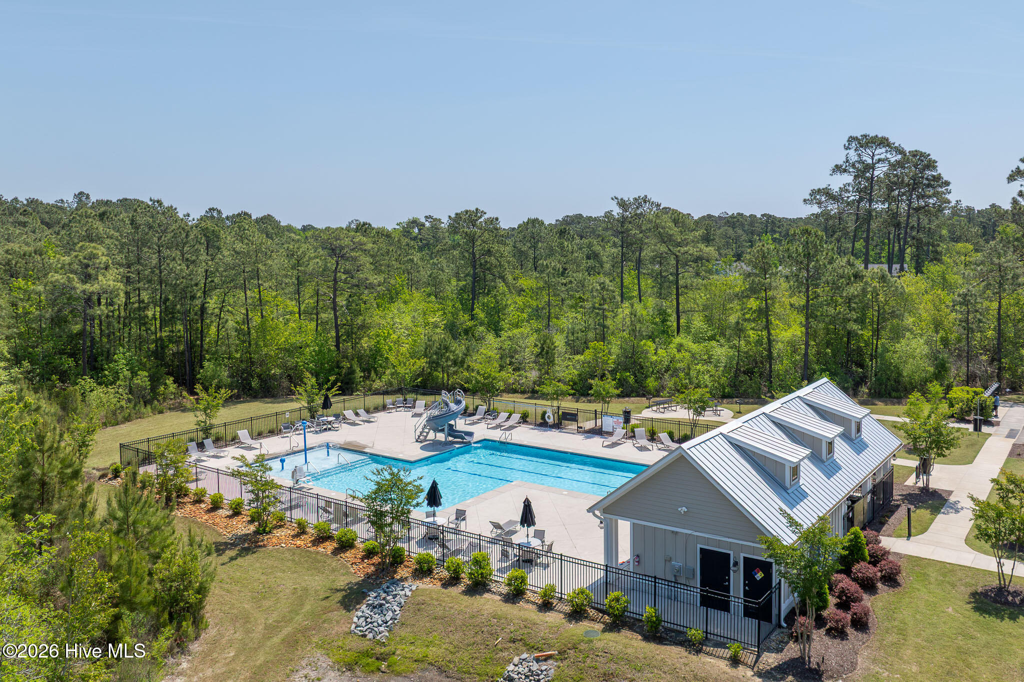 100569599 | Photo 42