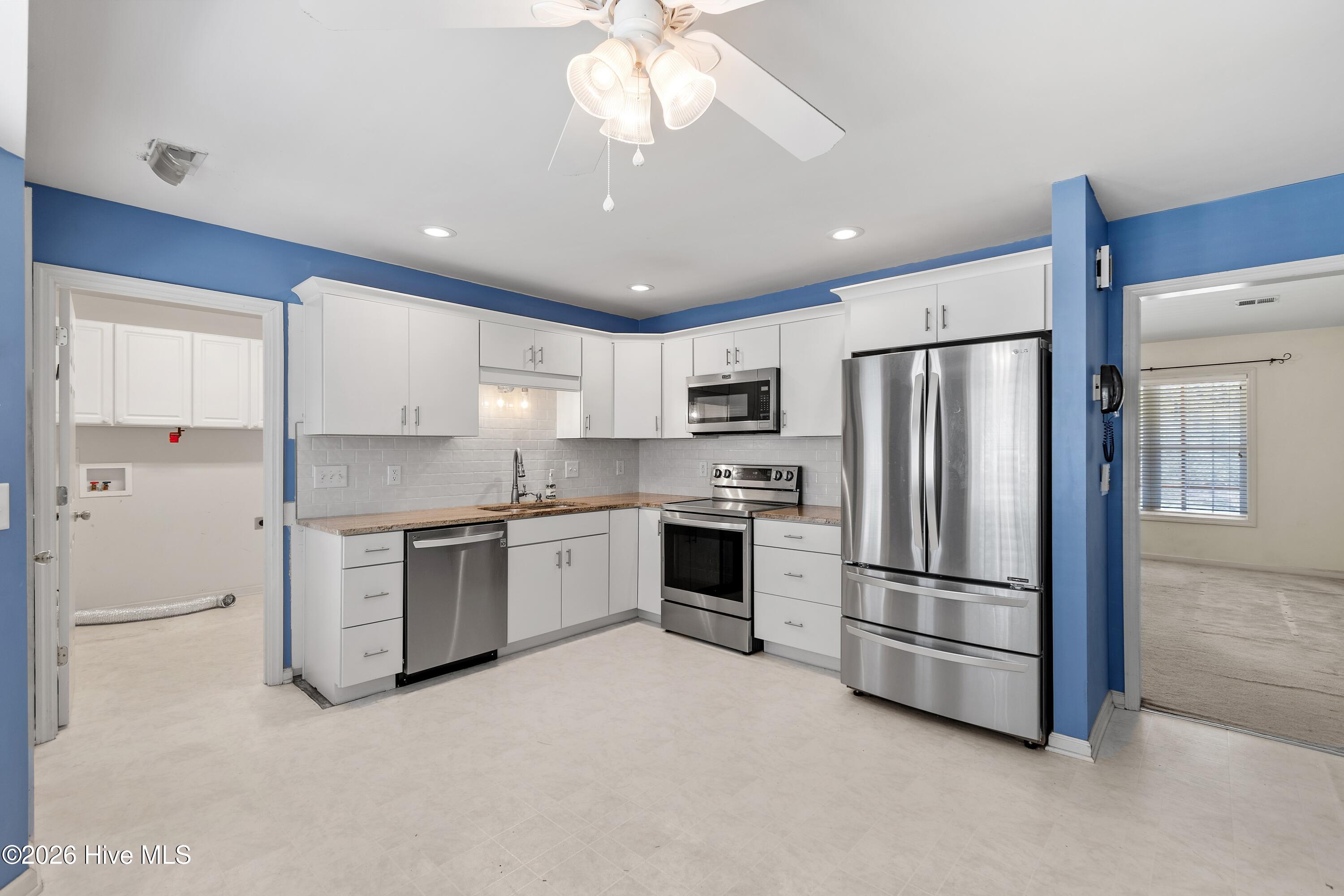 100569174 | Photo 14