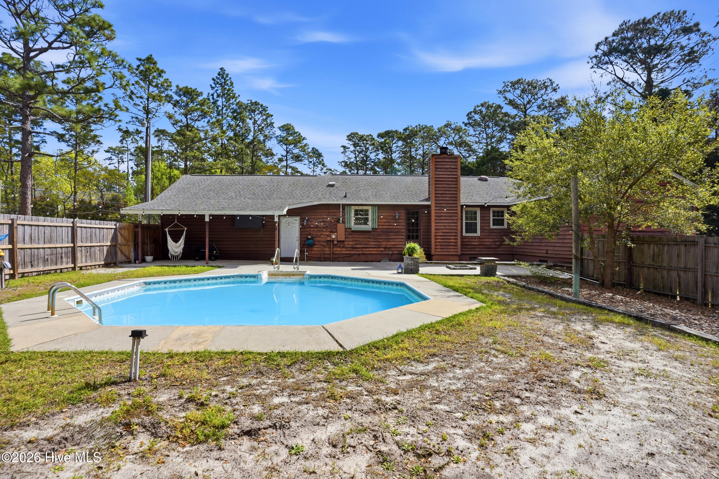 100565910 | Photo 35