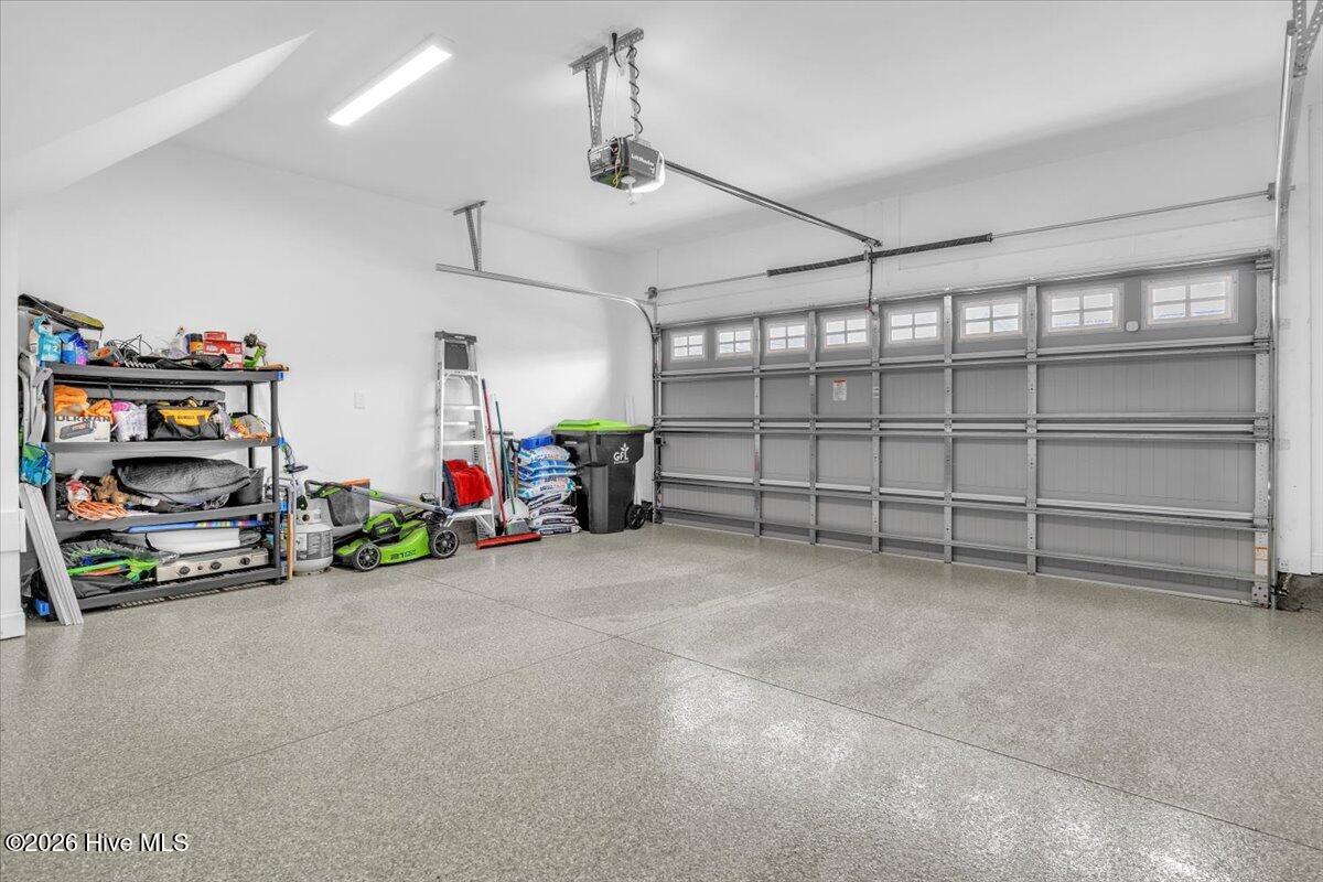 100556210 | Photo 51