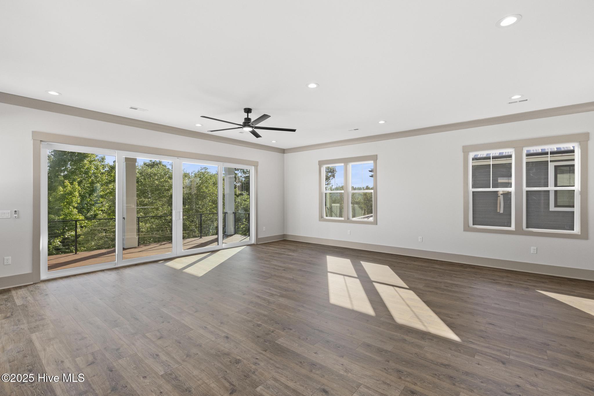 100517946 | Photo 20