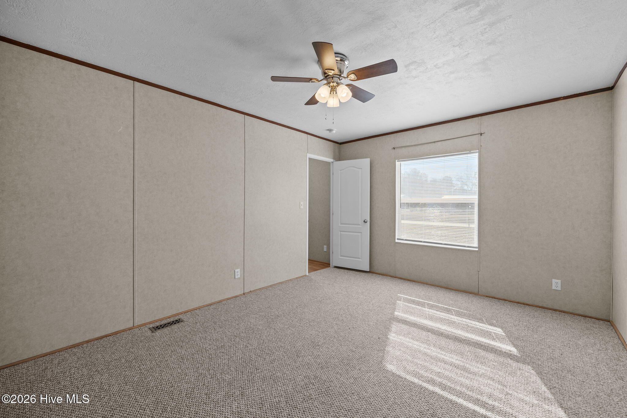 100551918 | Photo 21