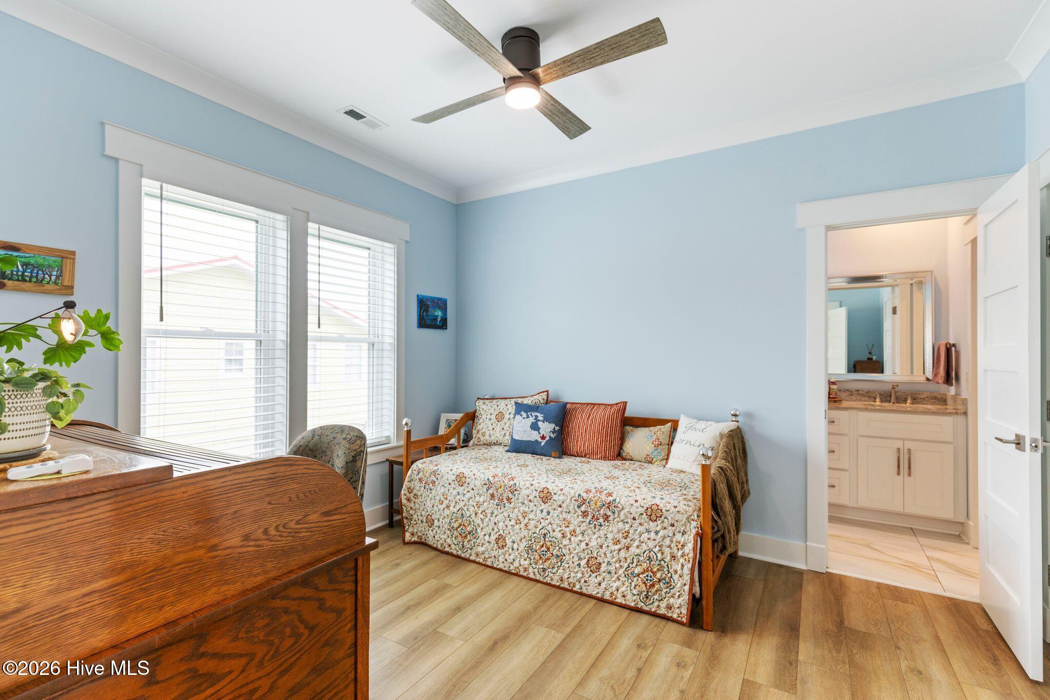 100570540 | Photo 19