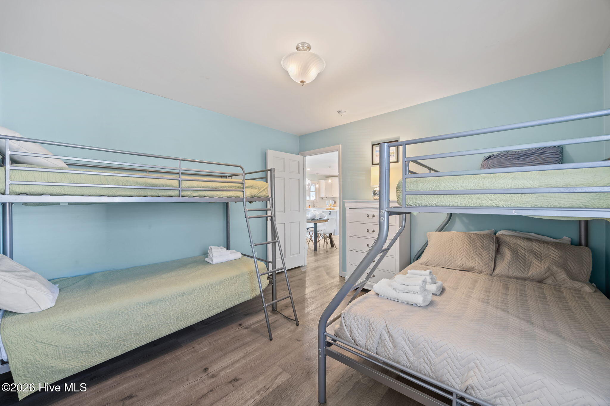 100553984 | Photo 38