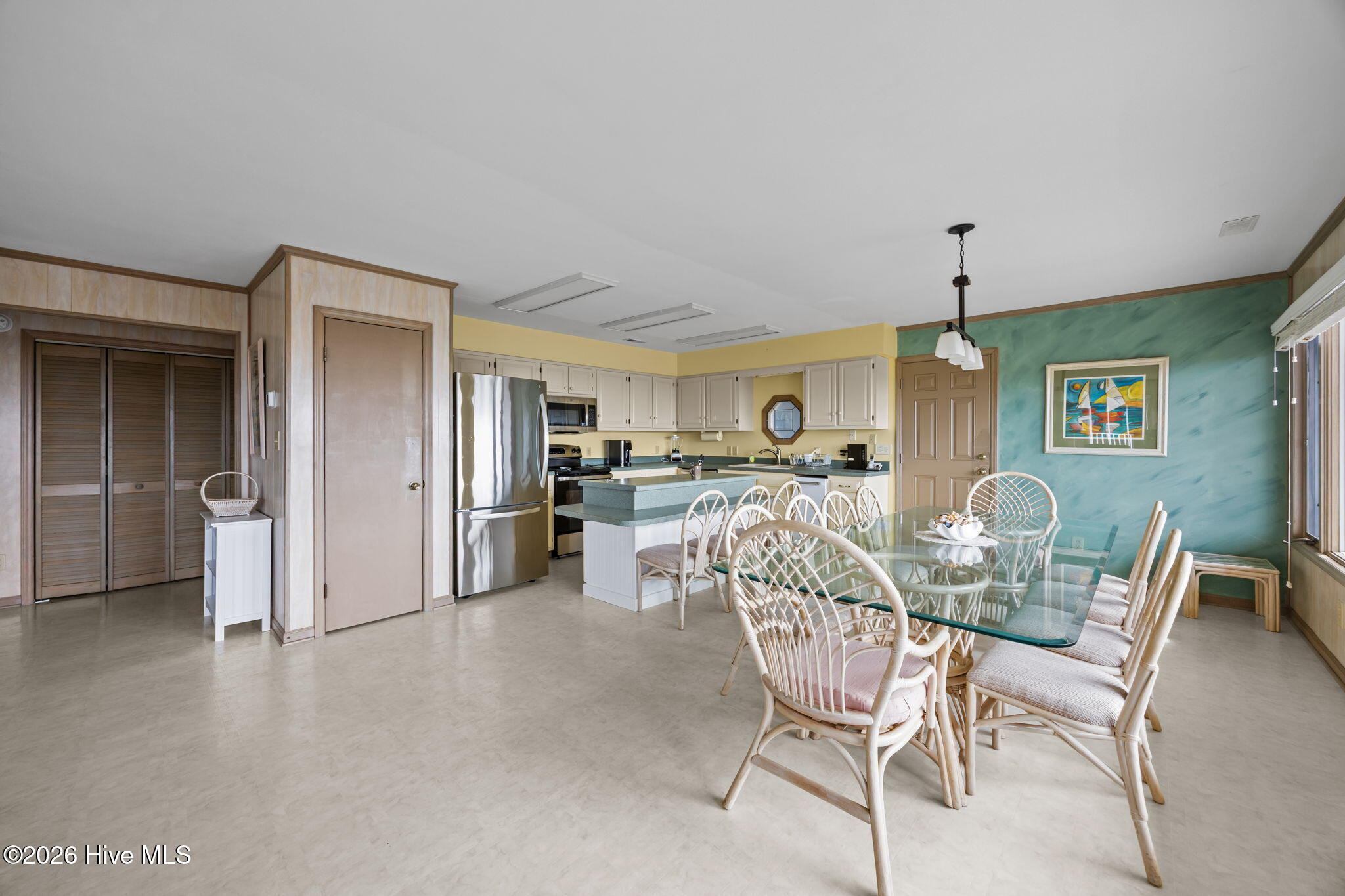 100554247 | Photo 32