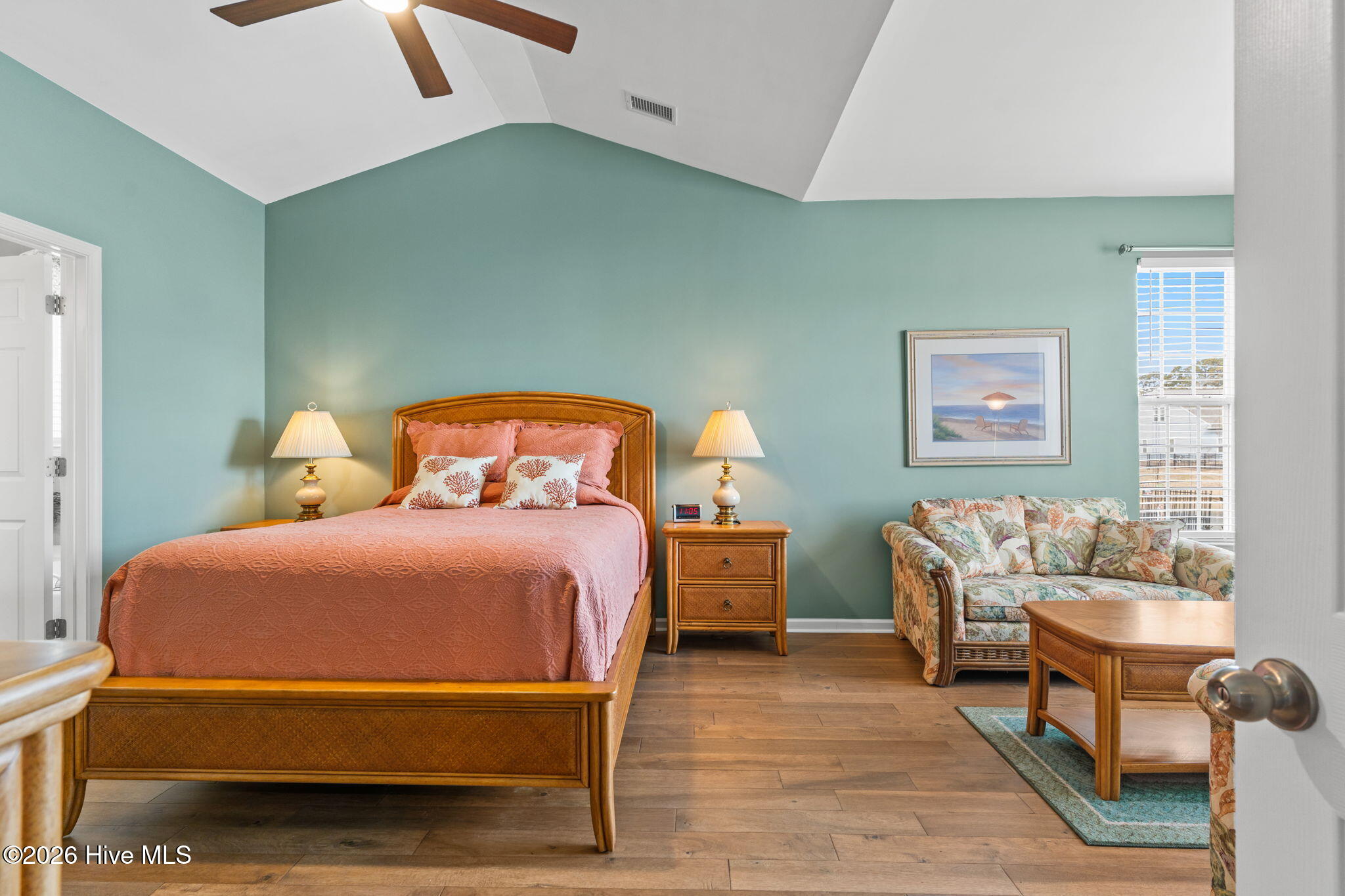 100553647 | Photo 18