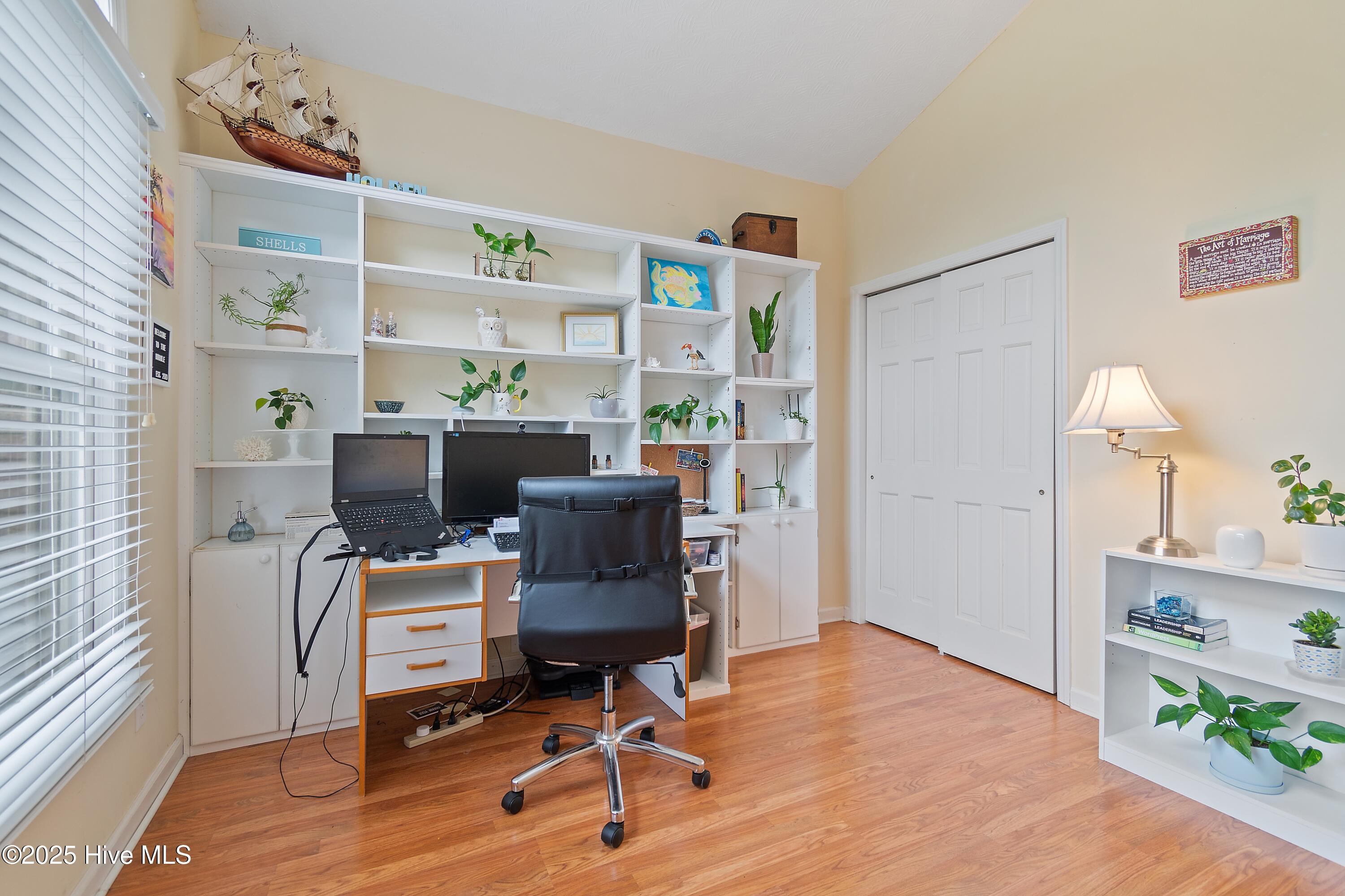 100522633 | Photo 33